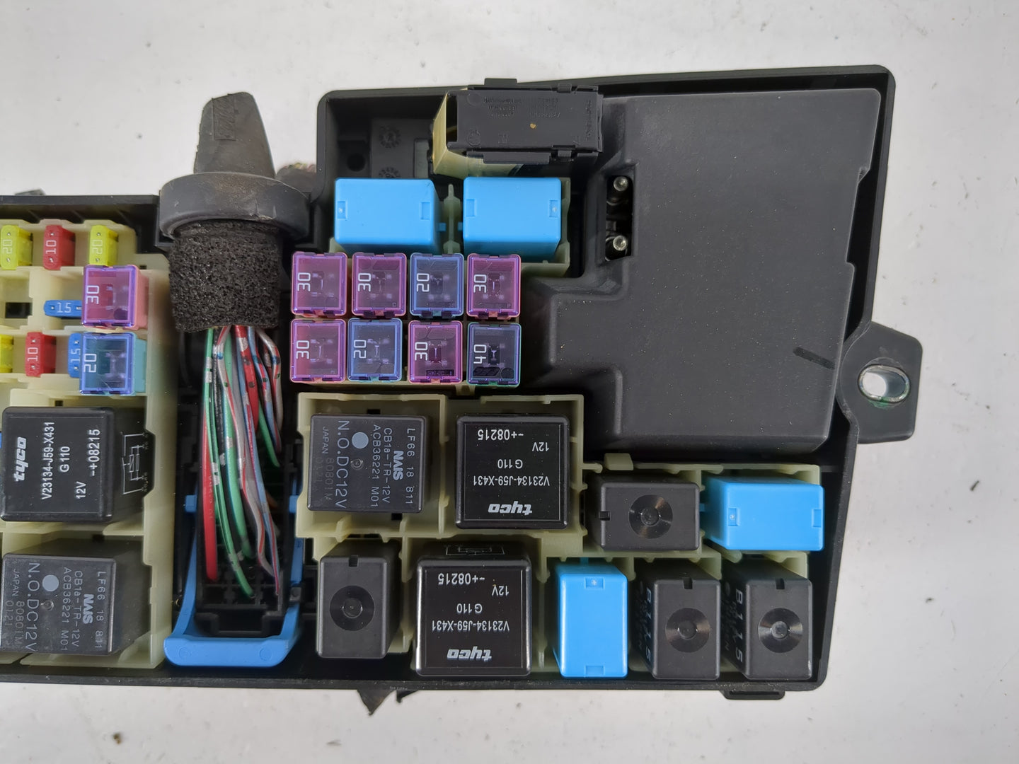 2007-2009 Mazda Cx-7 Fusebox Fuse Box Panel Relay Module P/N:518818109 Fits Fits 2007 2008 2009 OEM Used Auto Parts - Oemuse