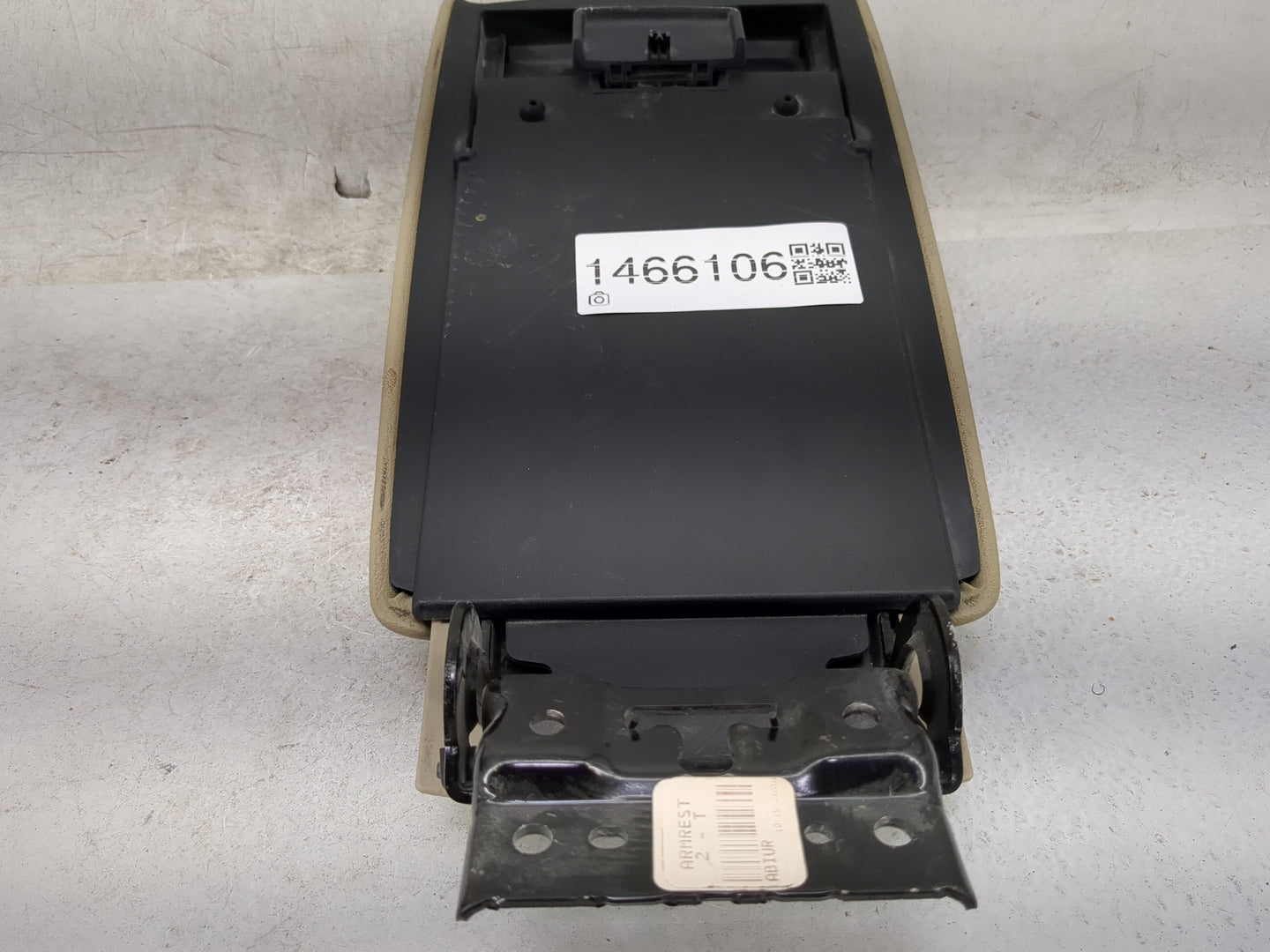 2009 Mazda Mazda6 Center Console Armrest Cover Lid P/N:GMW 13223 Fits OEM Used Auto Parts - Oemusedautoparts1.com
