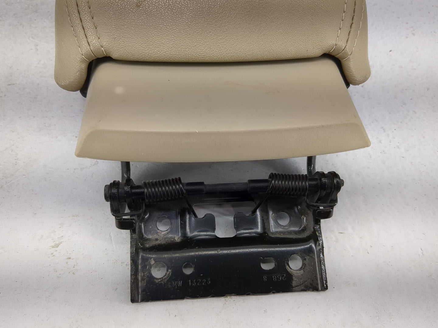 2009 Mazda Mazda6 Center Console Armrest Cover Lid P/N:GMW 13223 Fits OEM Used Auto Parts - Oemusedautoparts1.com