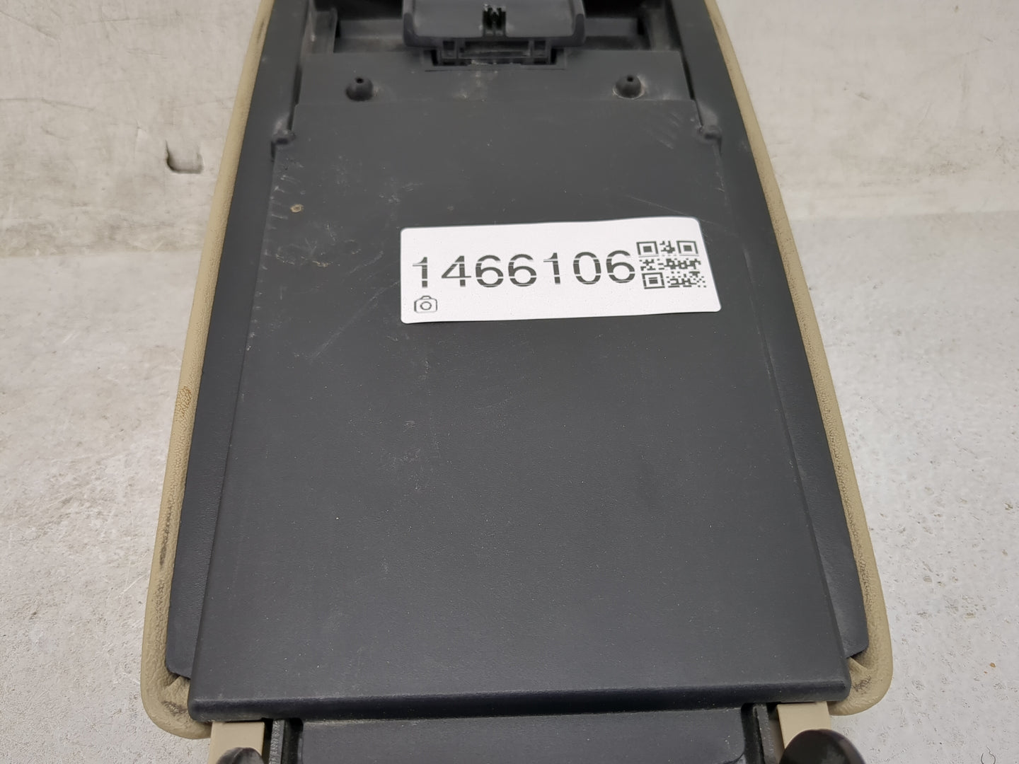 2009 Mazda Mazda6 Center Console Armrest Cover Lid P/N:GMW 13223 Fits OEM Used Auto Parts - Oemusedautoparts1.com
