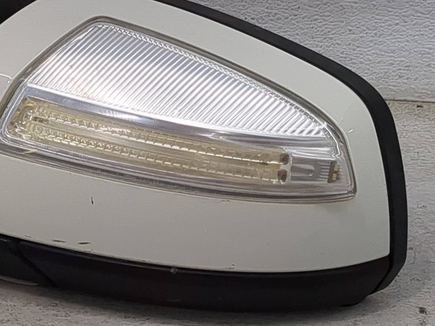 2009 Mercedes-Benz C-Class Driver Side View Mirror - Left Door Mirror OEM Used - Oemusedautoparts1.com