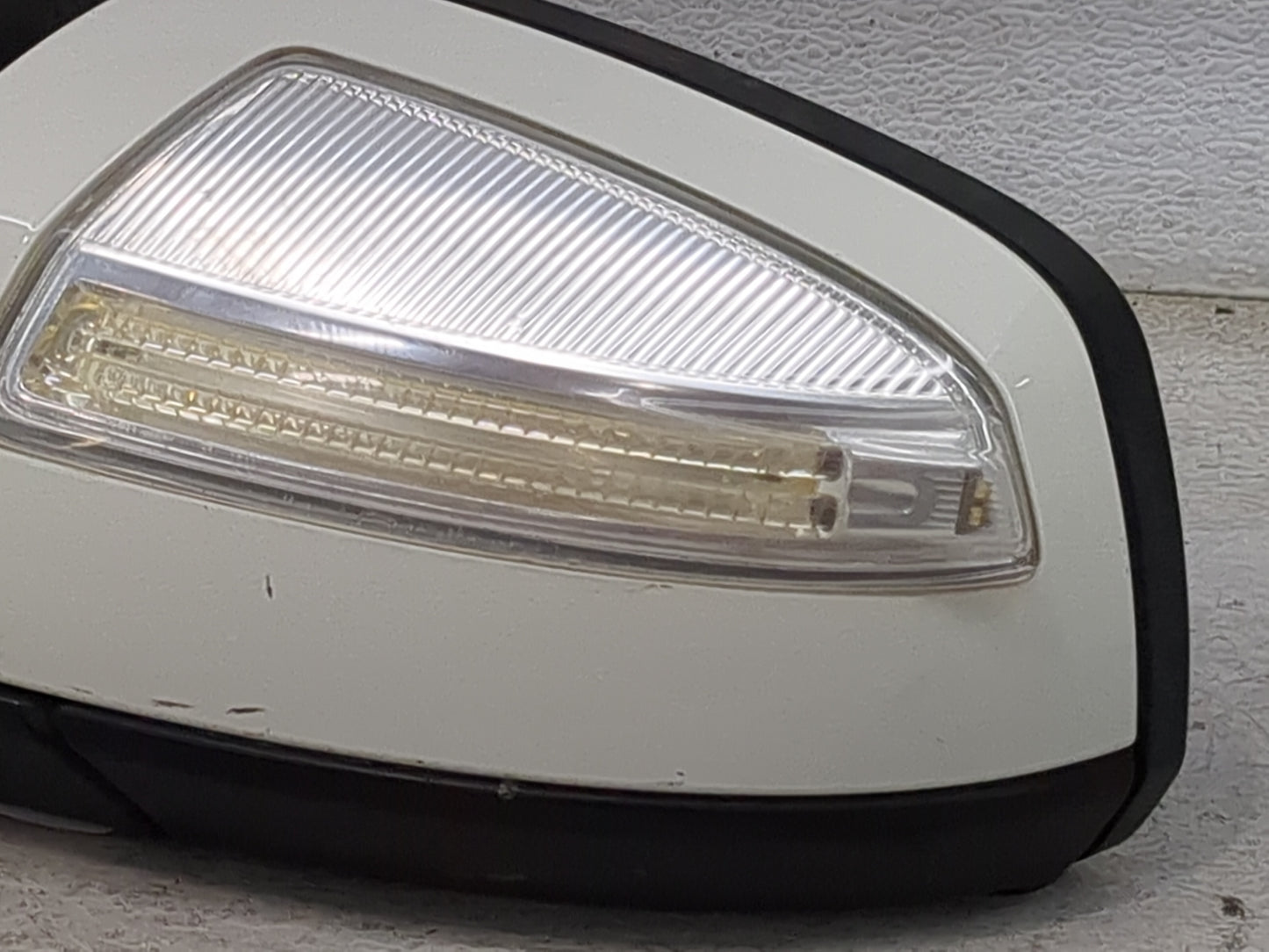 2009 Mercedes-Benz C-Class Driver Side View Mirror - Left Door Mirror OEM Used - Oemusedautoparts1.com