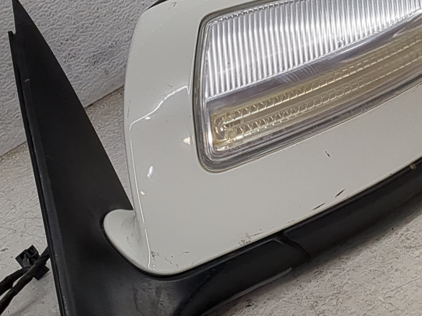 2009 Mercedes-Benz C-Class Driver Side View Mirror - Left Door Mirror OEM Used - Oemusedautoparts1.com