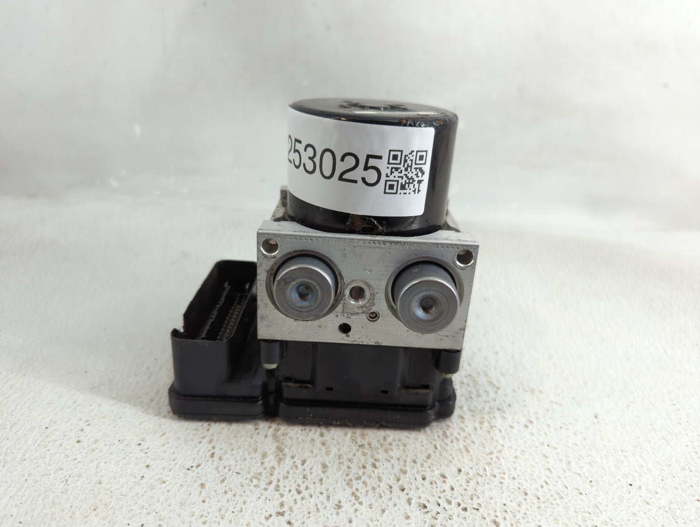 2009-2010 Mercedes-Benz C300 ABS Pump Control Module Replacement P/N:A 204 431 37 12 Fits Fits 2009 2010 OEM Used Auto Parts