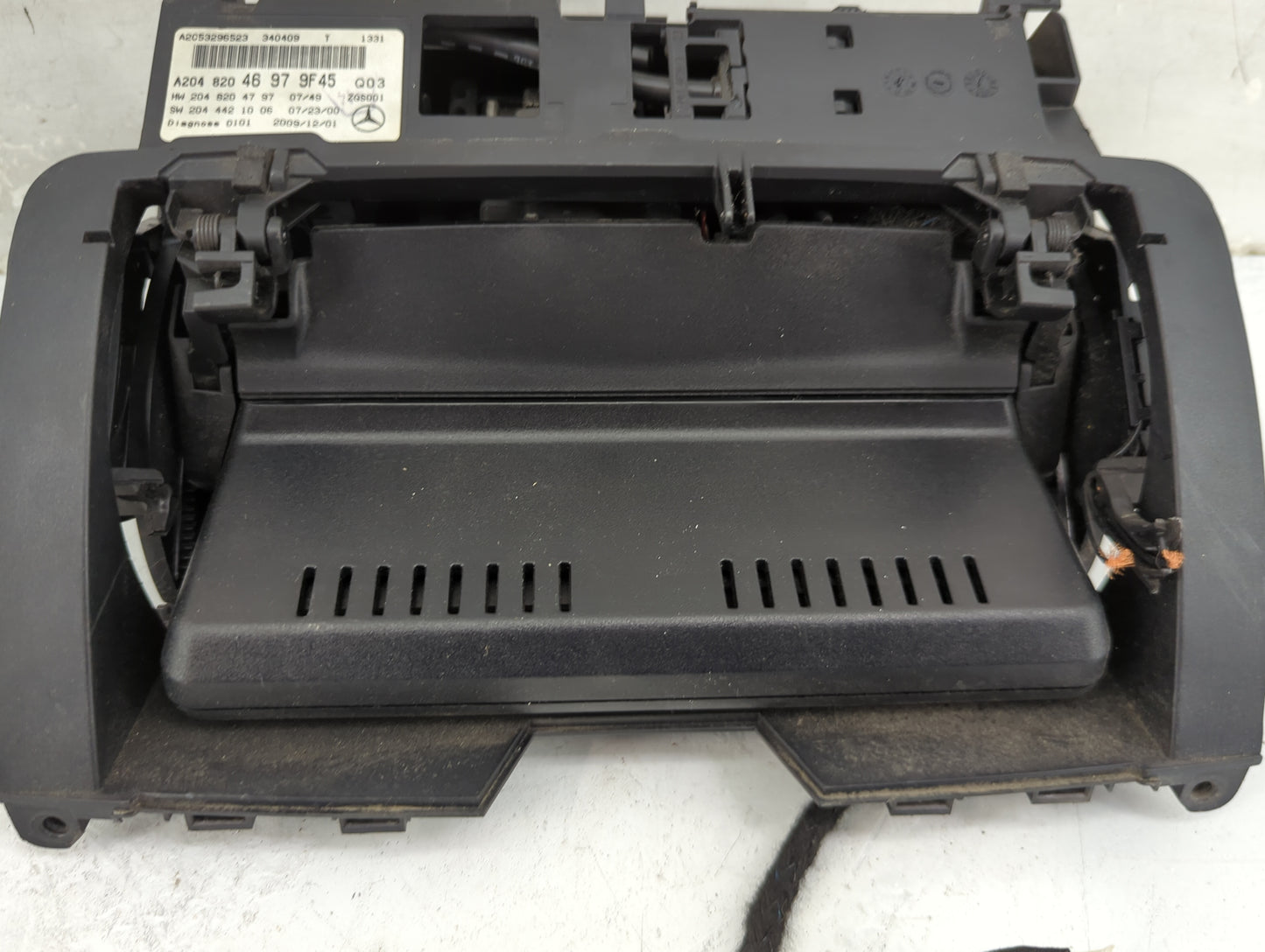 2009 Mercedes-Benz C300 Radio AM FM Cd Player Receiver Replacement P/N:A2049469709F45 A2049209709F45 Fits Fits 2007 2008 201
