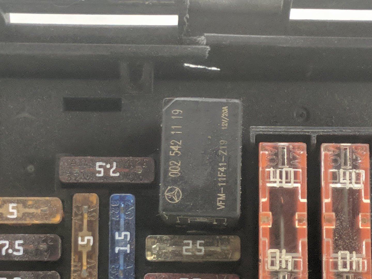 2007 Mercedes-Benz R500 Fusebox Fuse Box Panel Relay Module P/N:002 542 11 19 Fits Fits 2006 2008 2009 OEM Used Auto Parts -