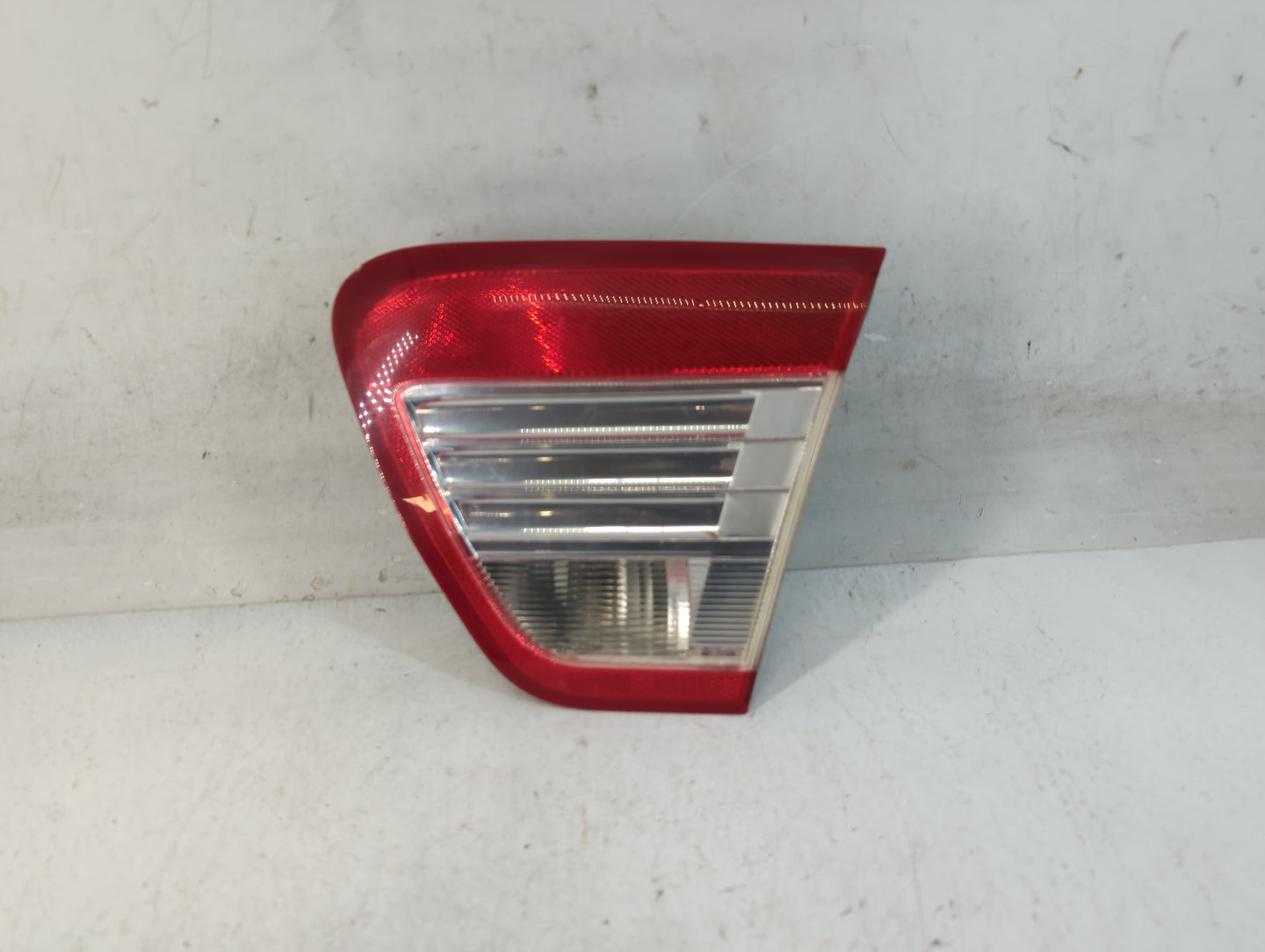 2006-2009 Mercury Milan Rear Center Lid Brake Light Tail Light P/N:22490402004538 Fits Fits 2006 2007 2008 2009 OEM Used Aut