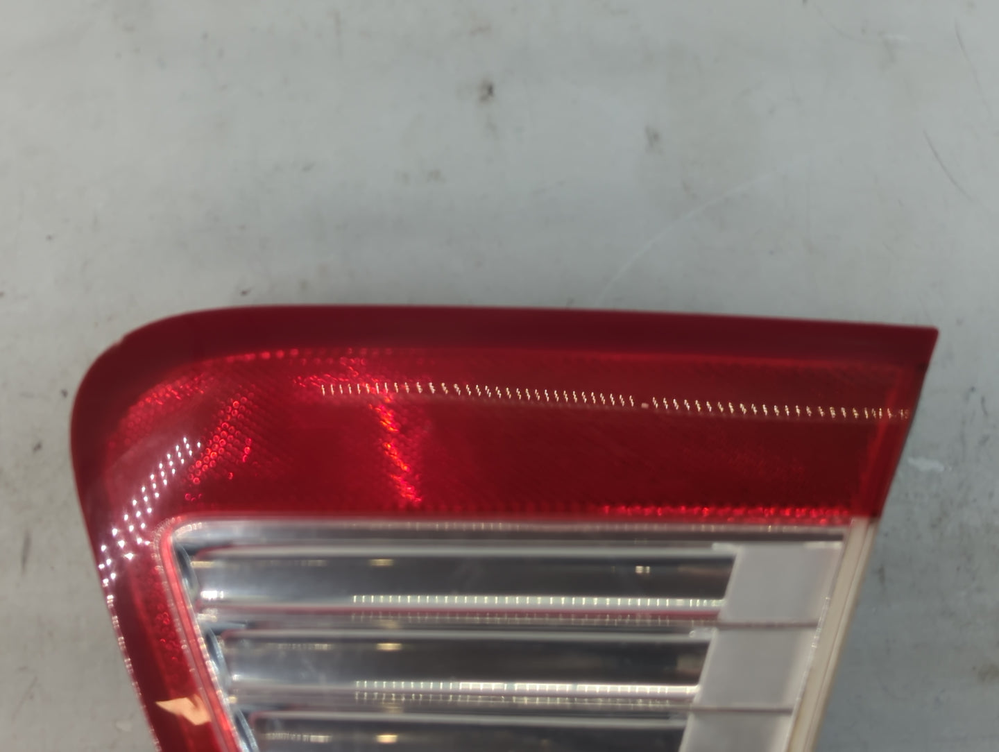 2006-2009 Mercury Milan Rear Center Lid Brake Light Tail Light P/N:22490402004538 Fits Fits 2006 2007 2008 2009 OEM Used Aut