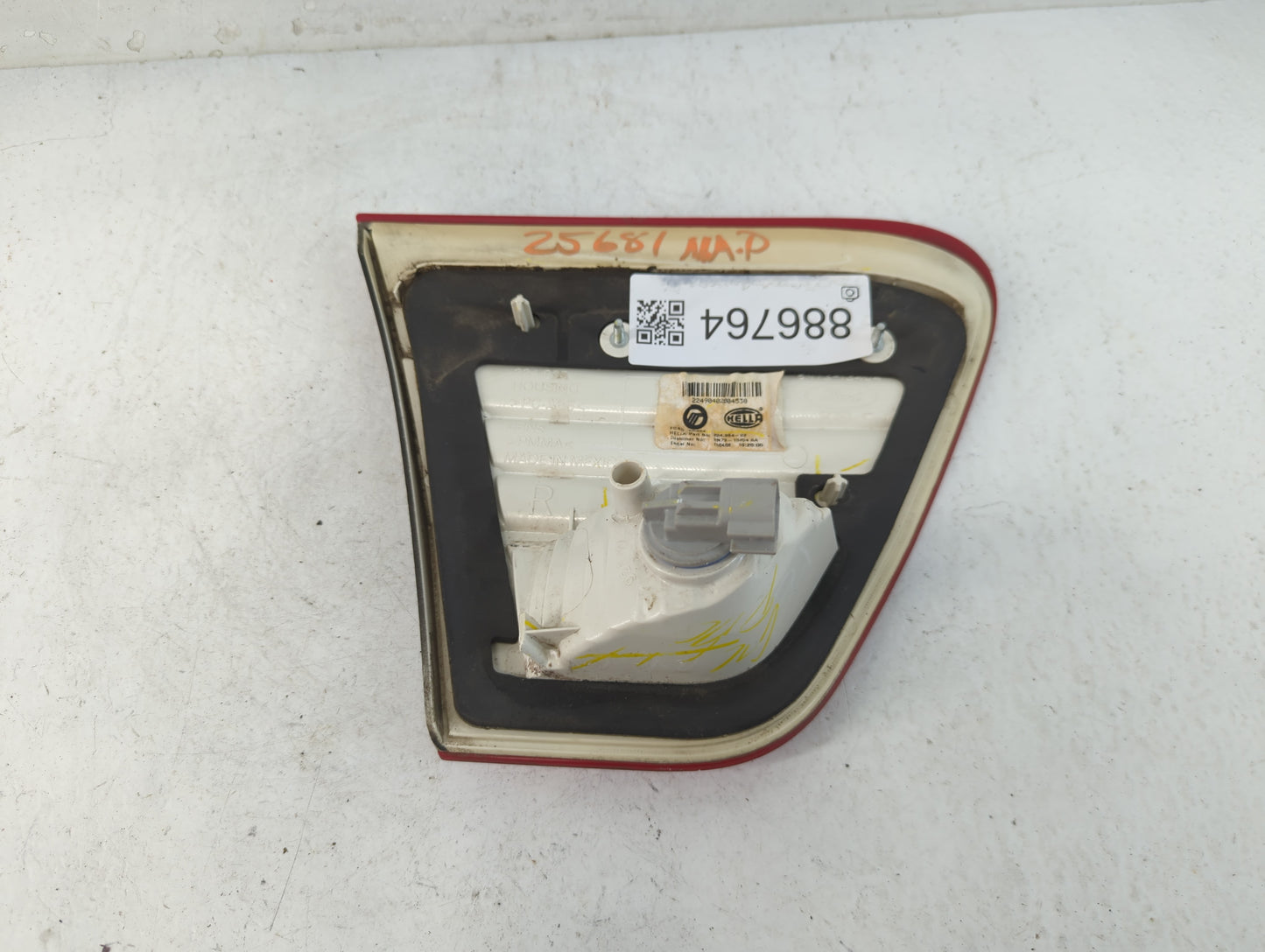 2006-2009 Mercury Milan Rear Center Lid Brake Light Tail Light P/N:22490402004538 Fits Fits 2006 2007 2008 2009 OEM Used Aut