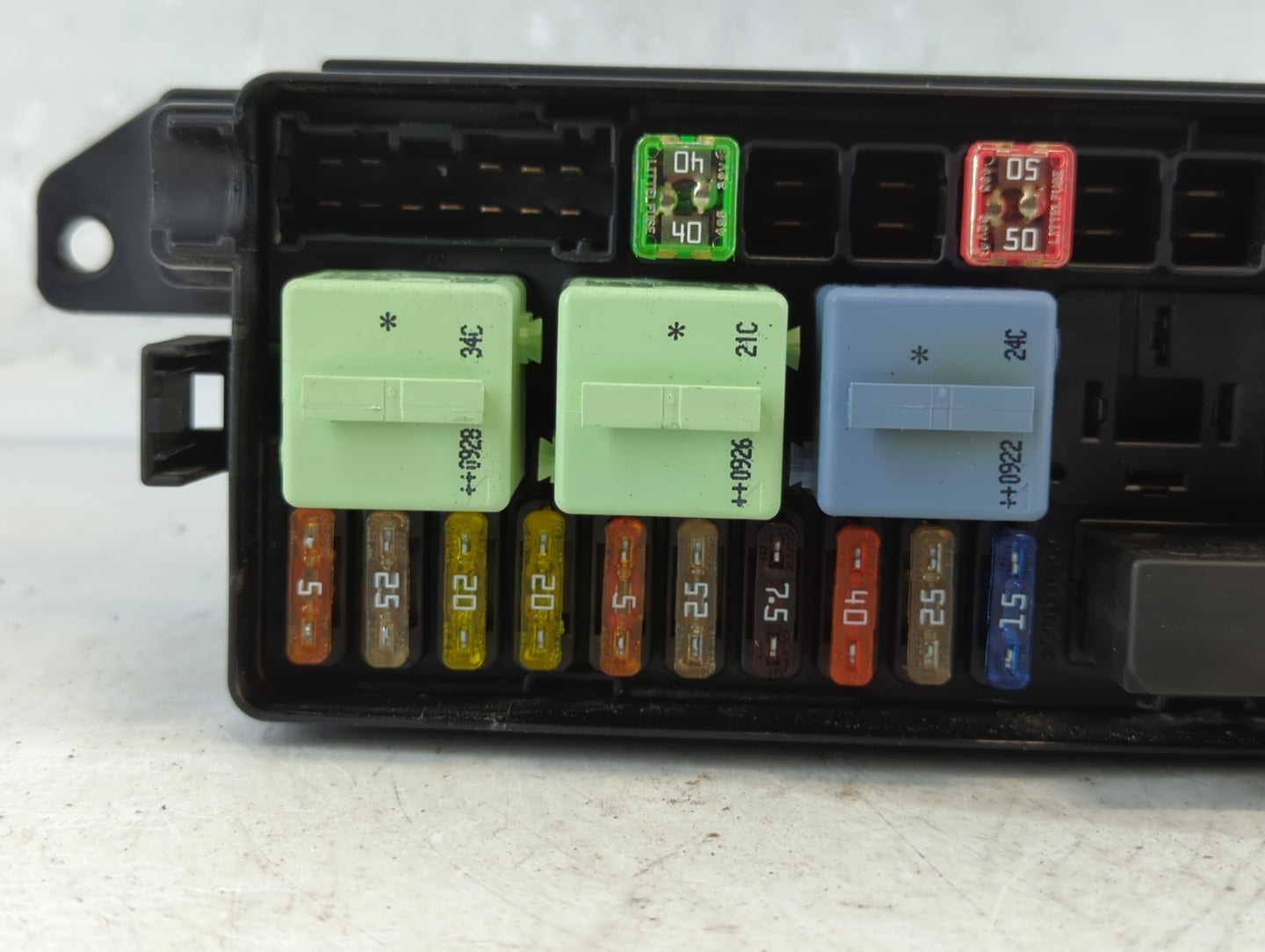 2008-2009 Mini Cooper Fusebox Fuse Box Panel Relay Module P/N:3449504-03 Fits Fits 2008 2009 OEM Used Auto Parts - Oemusedau