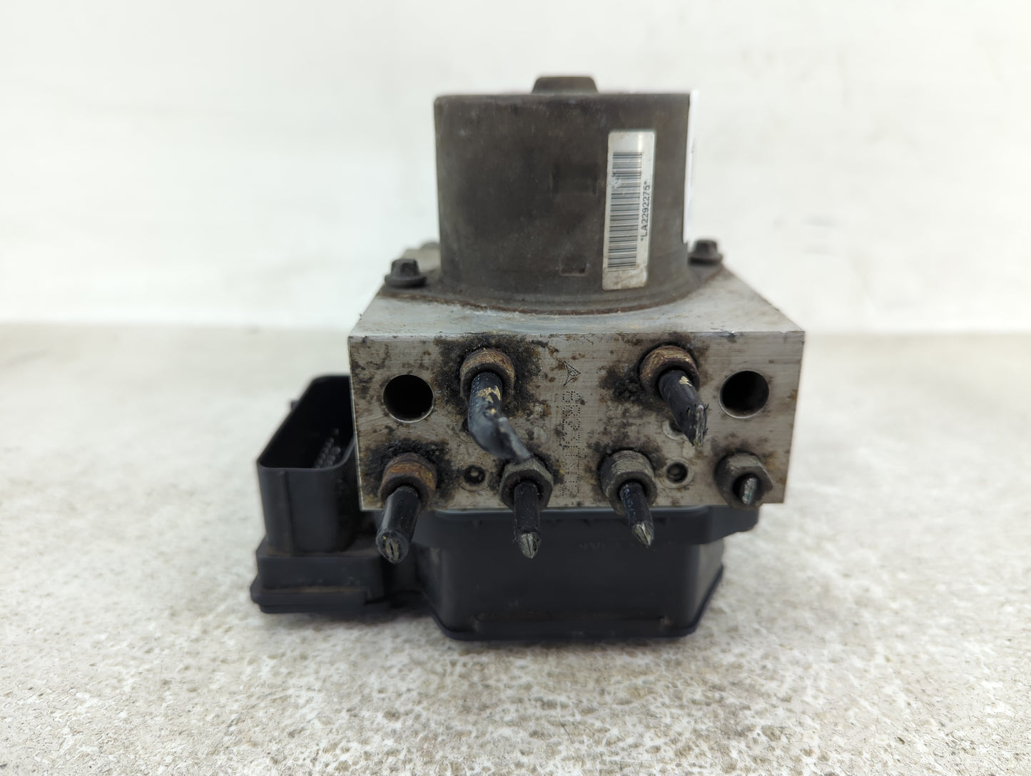 2009 Mini Cooper Clubman ABS Pump Control Module Replacement P/N:6785909-01 Fits OEM Used Auto Parts - Oemusedautoparts1.com
