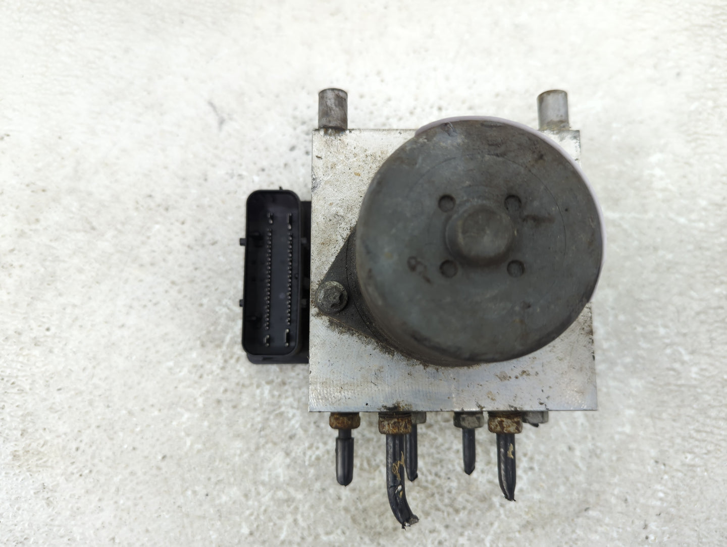 2009 Mini Cooper Clubman ABS Pump Control Module Replacement P/N:6785909-01 Fits OEM Used Auto Parts - Oemusedautoparts1.com