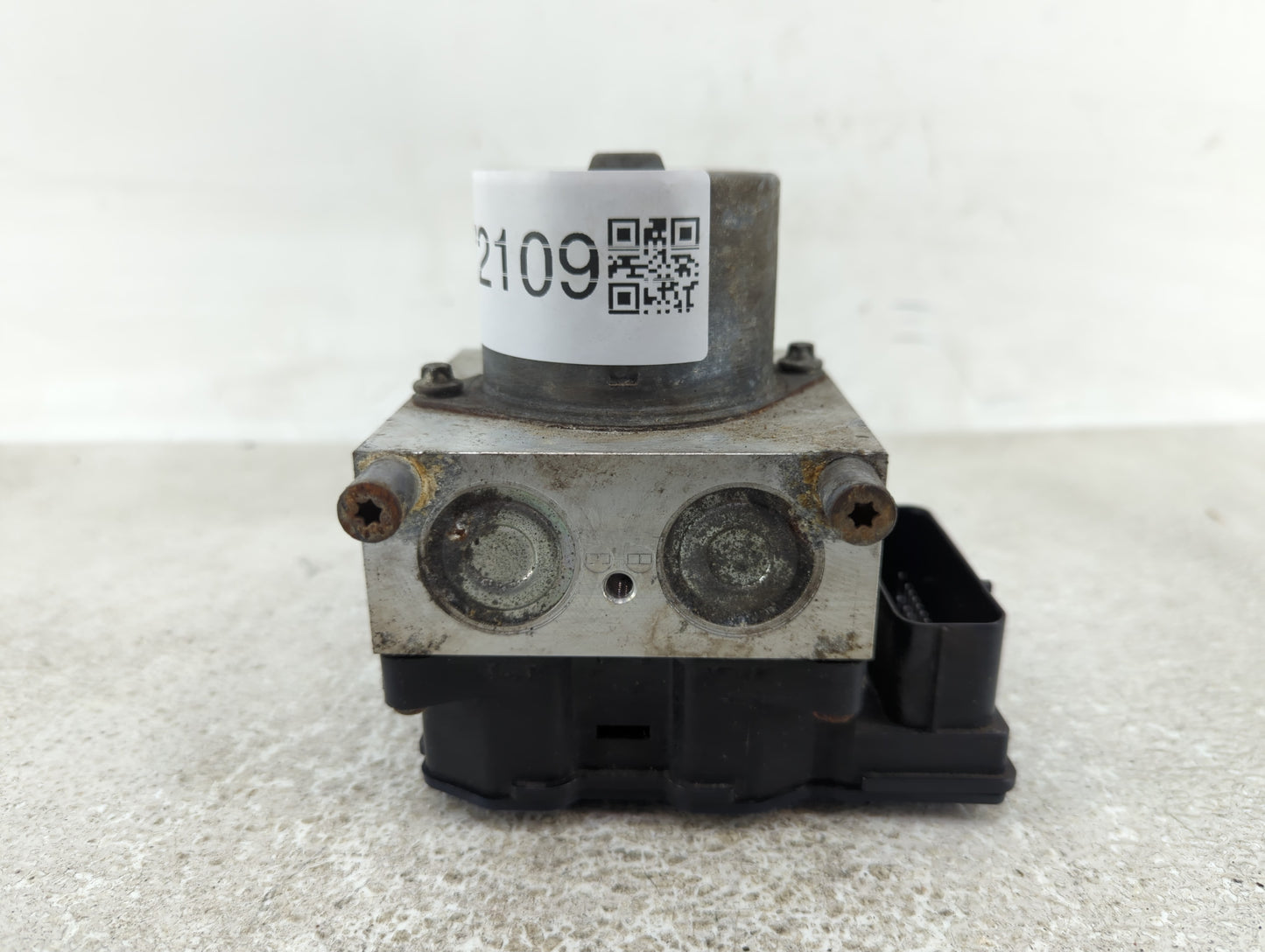 2009 Mini Cooper Clubman ABS Pump Control Module Replacement P/N:6785909-01 Fits OEM Used Auto Parts - Oemusedautoparts1.com