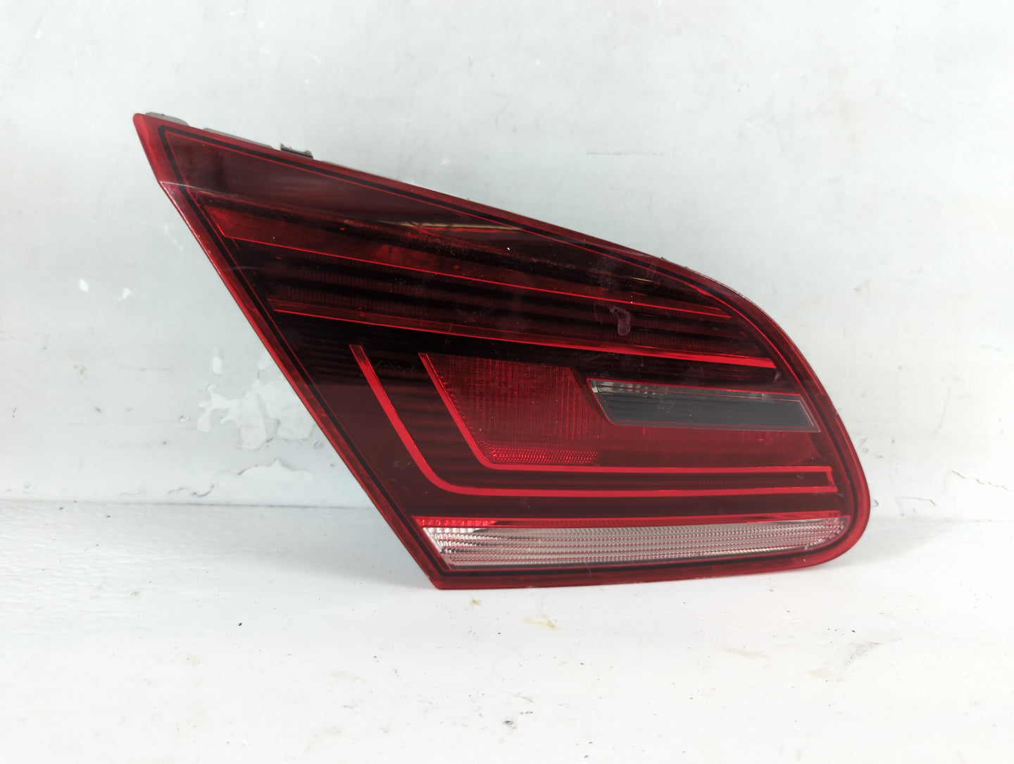 2009 Mini Cooper Clubman Tail Light Assembly Passenger Right OEM P/N:3C8 945 307 R Fits Fits 2008 2010 OEM Used Auto Parts -