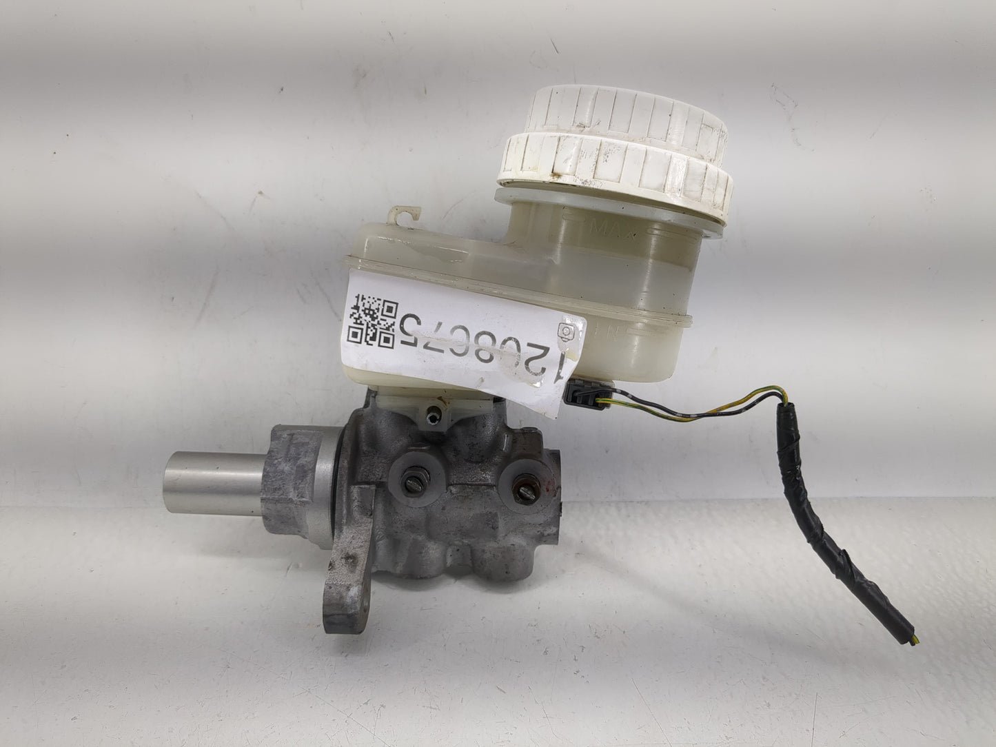 2006-2009 Mitsubishi Galant Brake Master Cylinder - Oemusedautoparts1.com