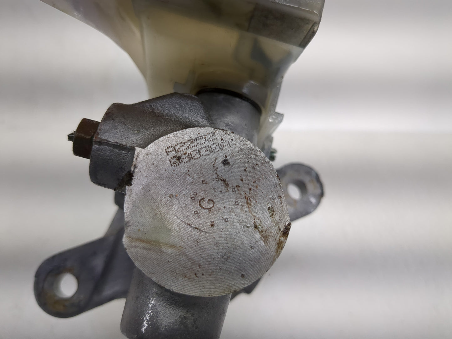 2006-2009 Mitsubishi Galant Brake Master Cylinder - Oemusedautoparts1.com