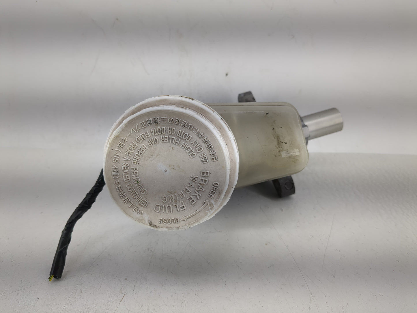 2006-2009 Mitsubishi Galant Brake Master Cylinder - Oemusedautoparts1.com