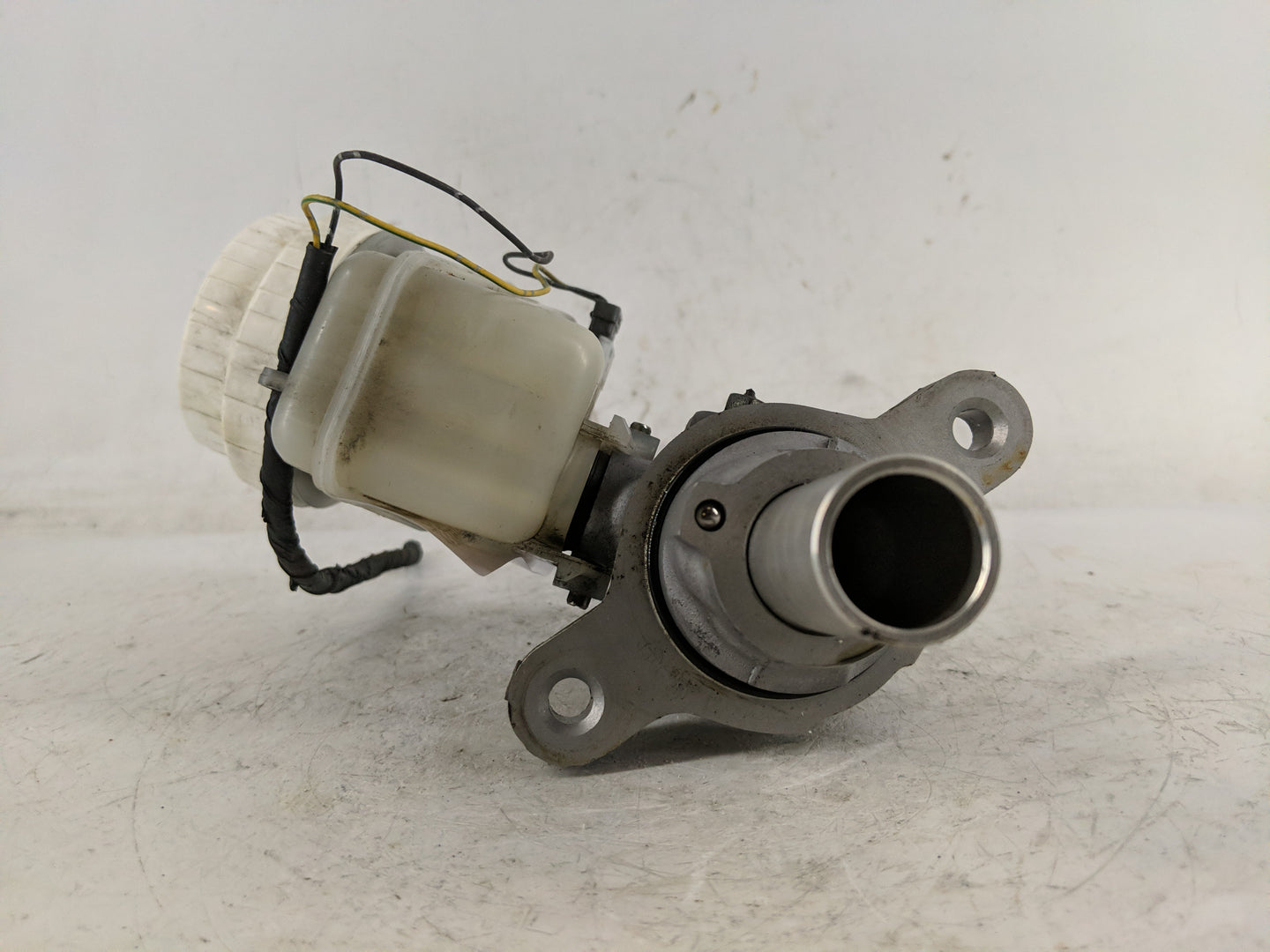 2006-2009 Mitsubishi Galant Brake Master Cylinder - Oemusedautoparts1.com