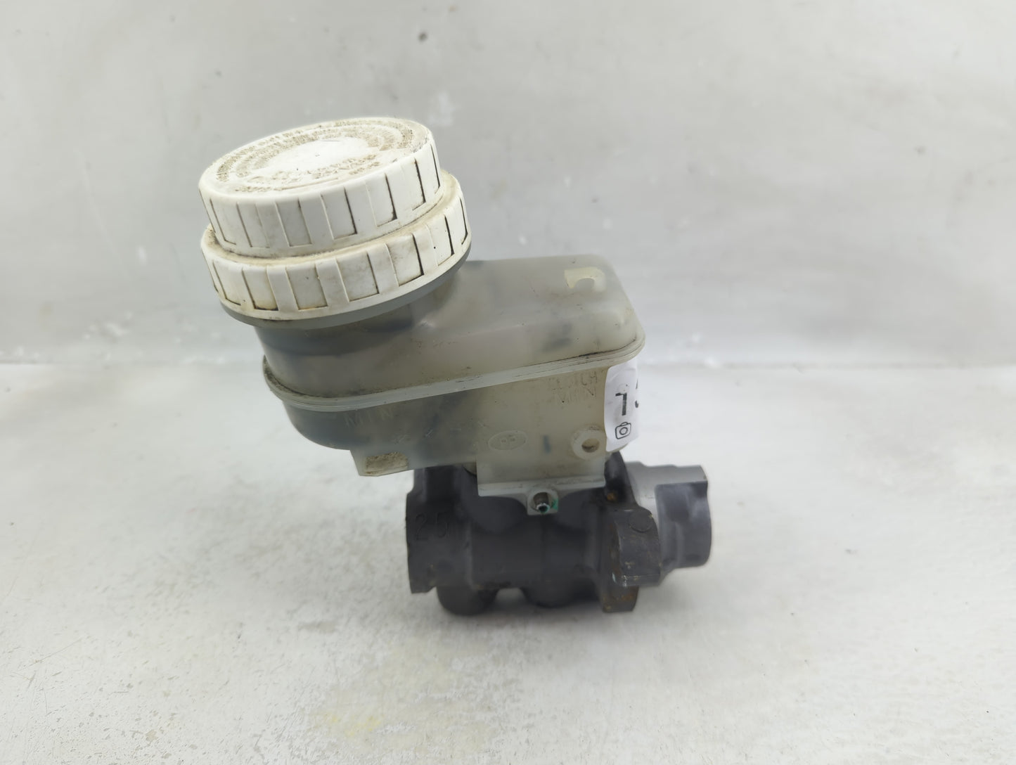 2006-2009 Mitsubishi Galant Brake Master Cylinder - Oemusedautoparts1.com