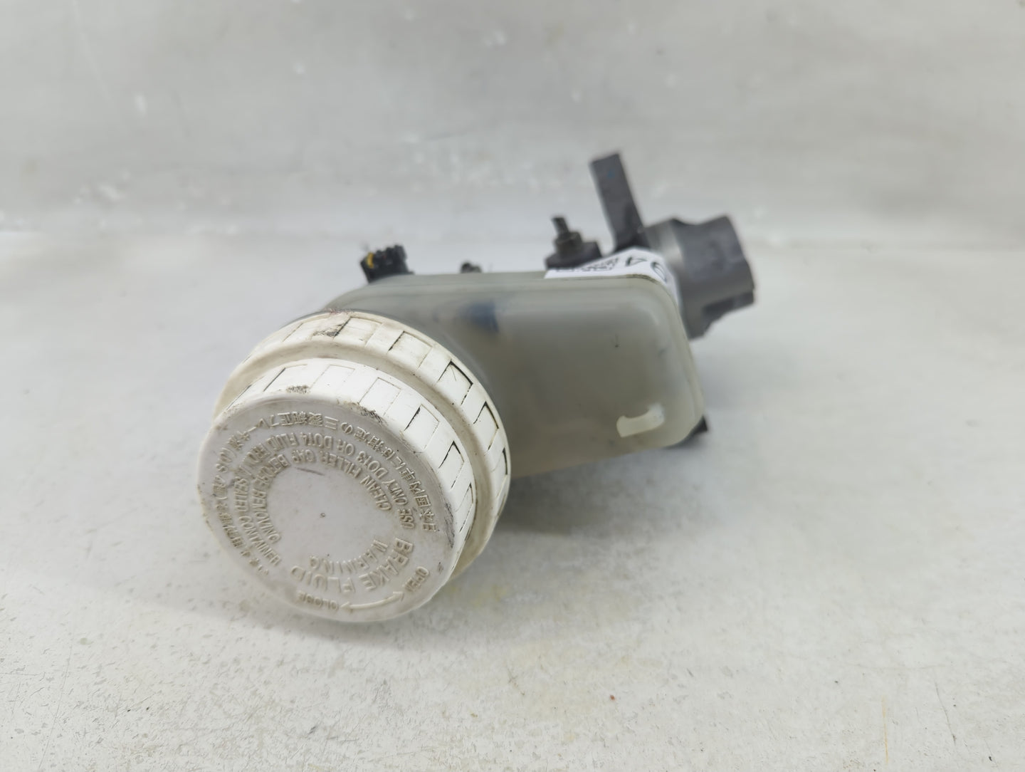 2006-2009 Mitsubishi Galant Brake Master Cylinder - Oemusedautoparts1.com