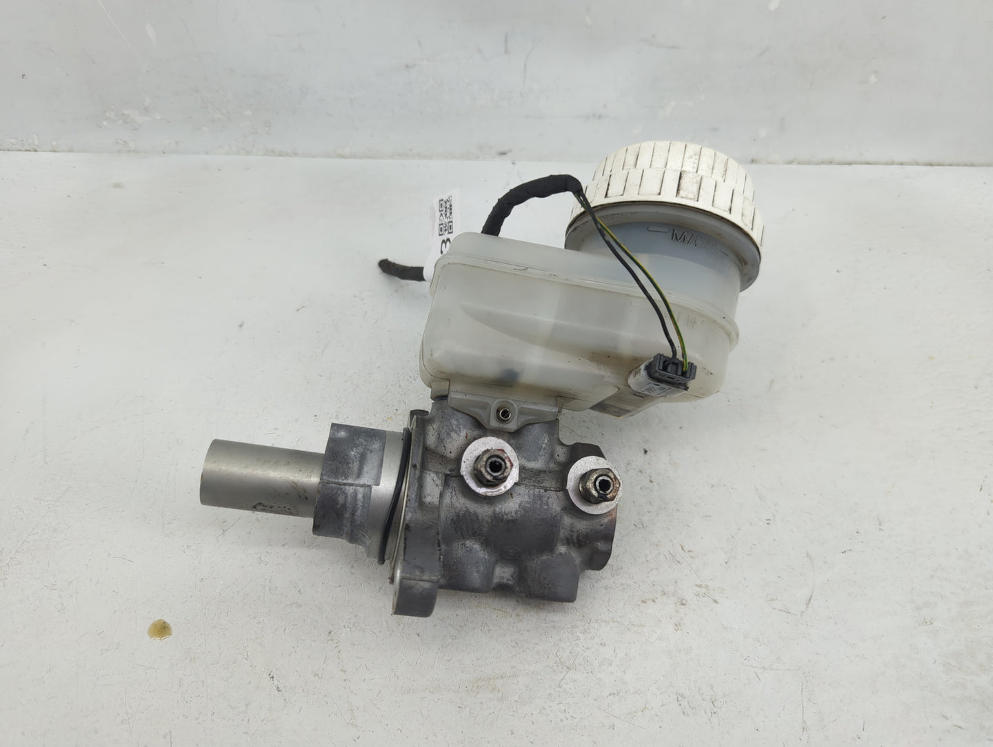 2006-2009 Mitsubishi Galant Brake Master Cylinder 1376293 - Oemusedautoparts1.com