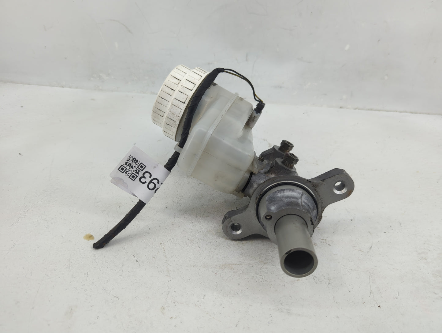 2006-2009 Mitsubishi Galant Brake Master Cylinder 1376293 - Oemusedautoparts1.com