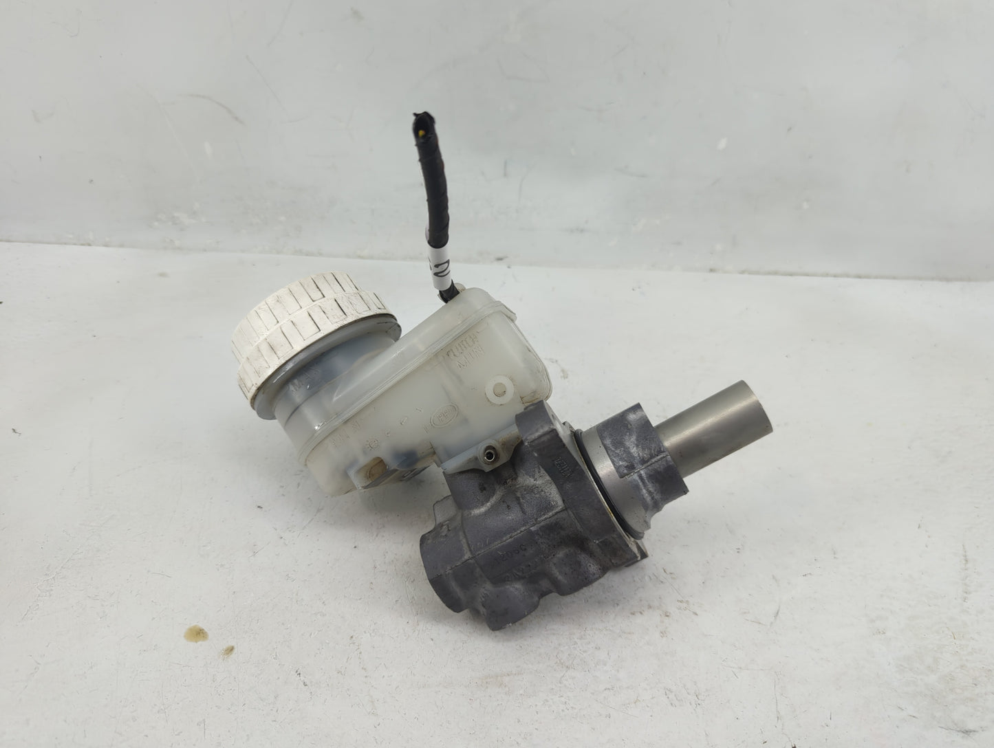2006-2009 Mitsubishi Galant Brake Master Cylinder 1376293 - Oemusedautoparts1.com