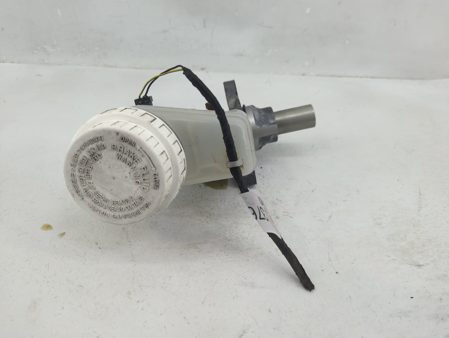 2006-2009 Mitsubishi Galant Brake Master Cylinder 1376293 - Oemusedautoparts1.com