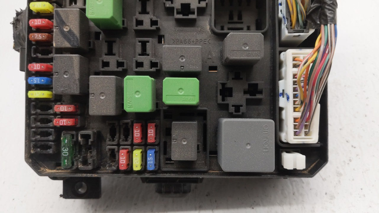 2009 Mitsubishi Outlander Fusebox Fuse Box Panel Relay Module P/N:PR073-00000 8565A024 Fits OEM Used Auto Parts - Oemusedaut