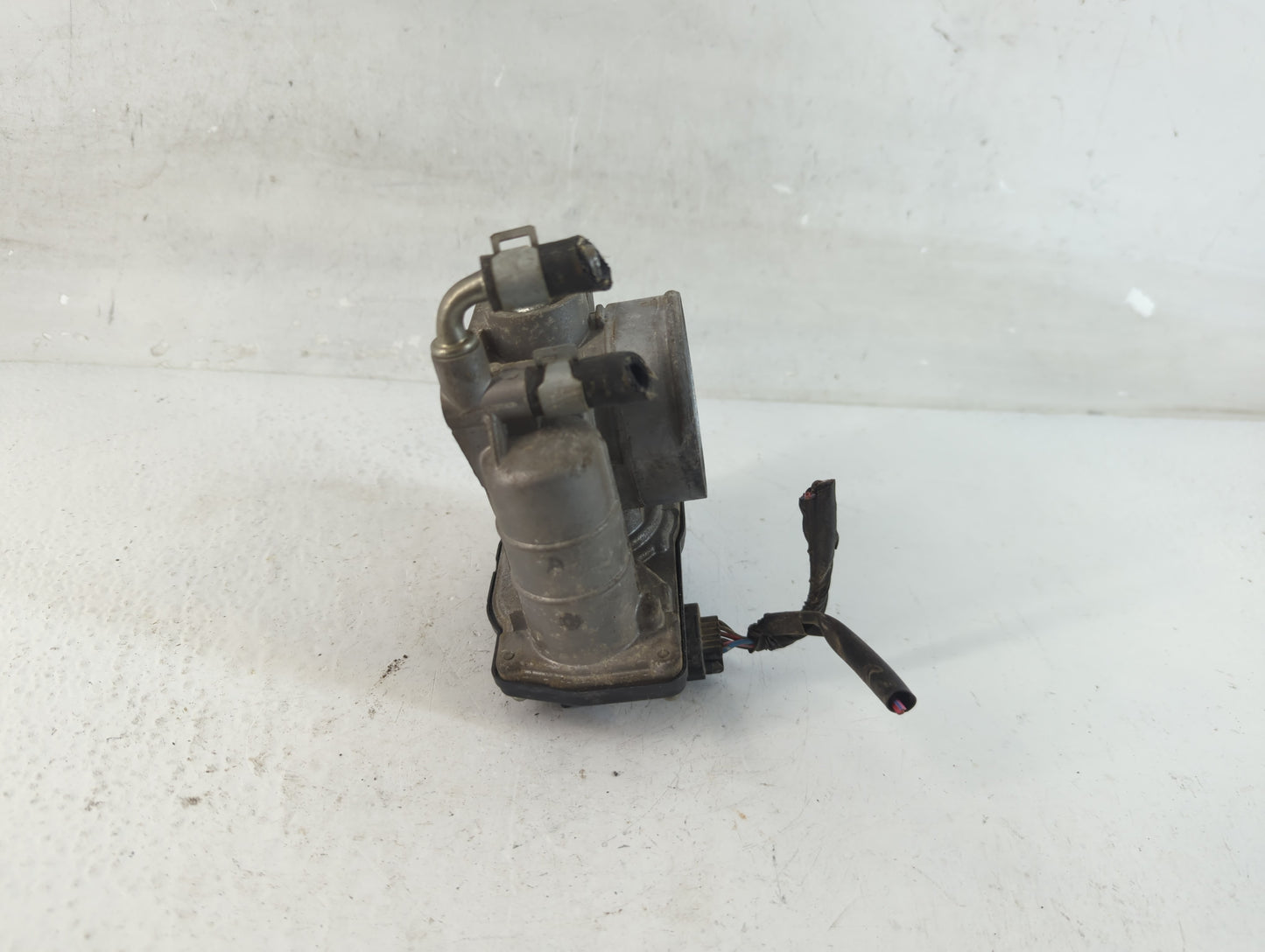 2007-2013 Nissan Altima Throttle Body P/N:RME60-15 Fits Fits 2007 2008 2009 2010 2011 2012 2013 OEM Used Auto Parts - Oemuse