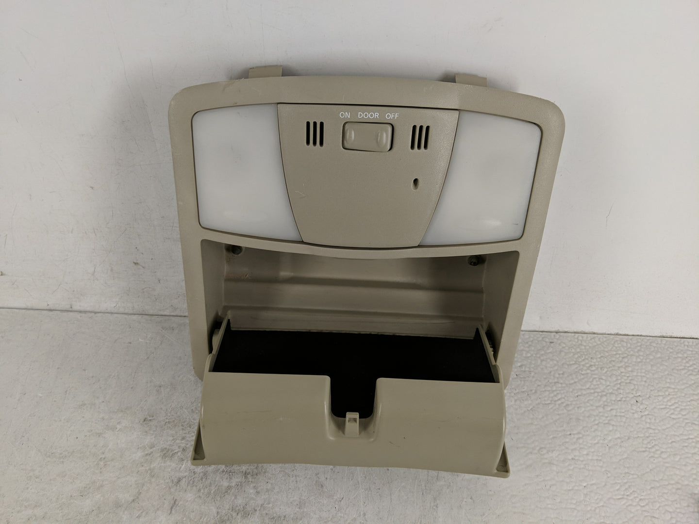 2009 Nissan Altima Overhead Roof Console - Oemusedautoparts1.com