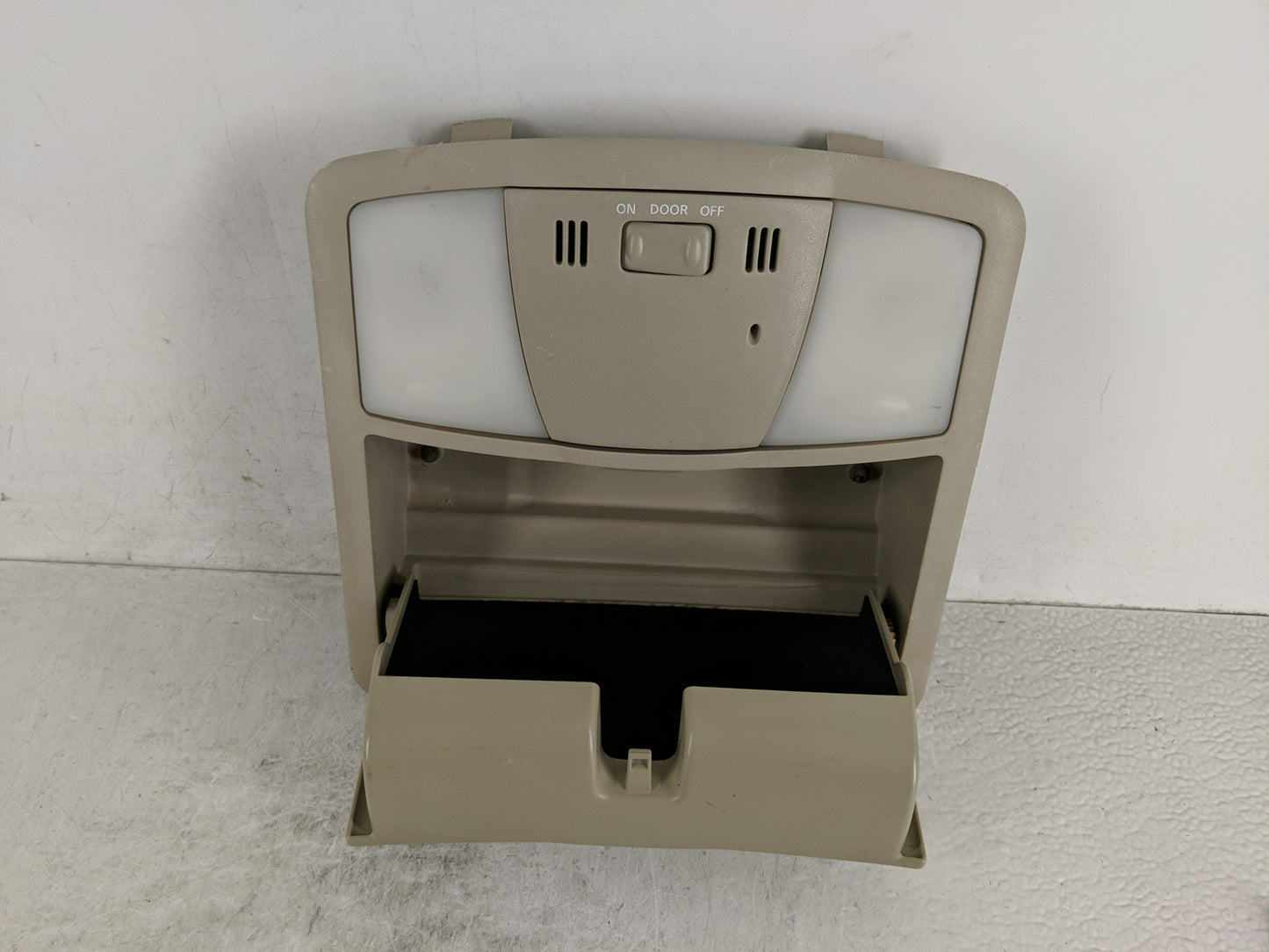 2009 Nissan Altima Overhead Roof Console - Oemusedautoparts1.com
