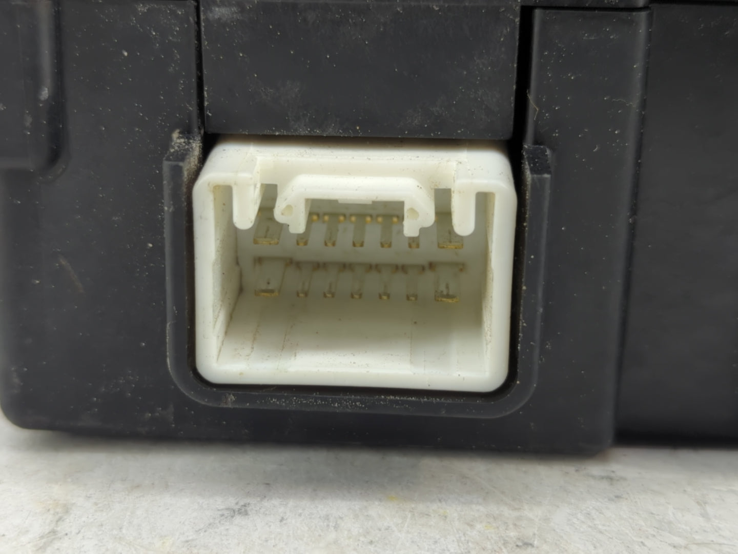 2007-2011 Nissan Altima Chassis Control Module Ccm Bcm Body Control - Oemusedautoparts1.com