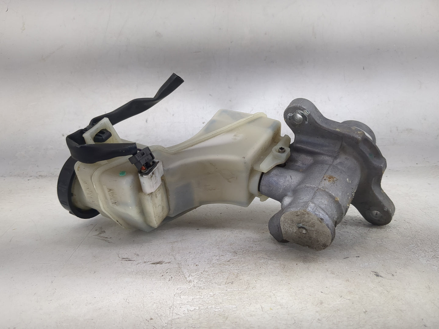 2007-2009 Nissan Altima Brake Master Cylinder - Oemusedautoparts1.com