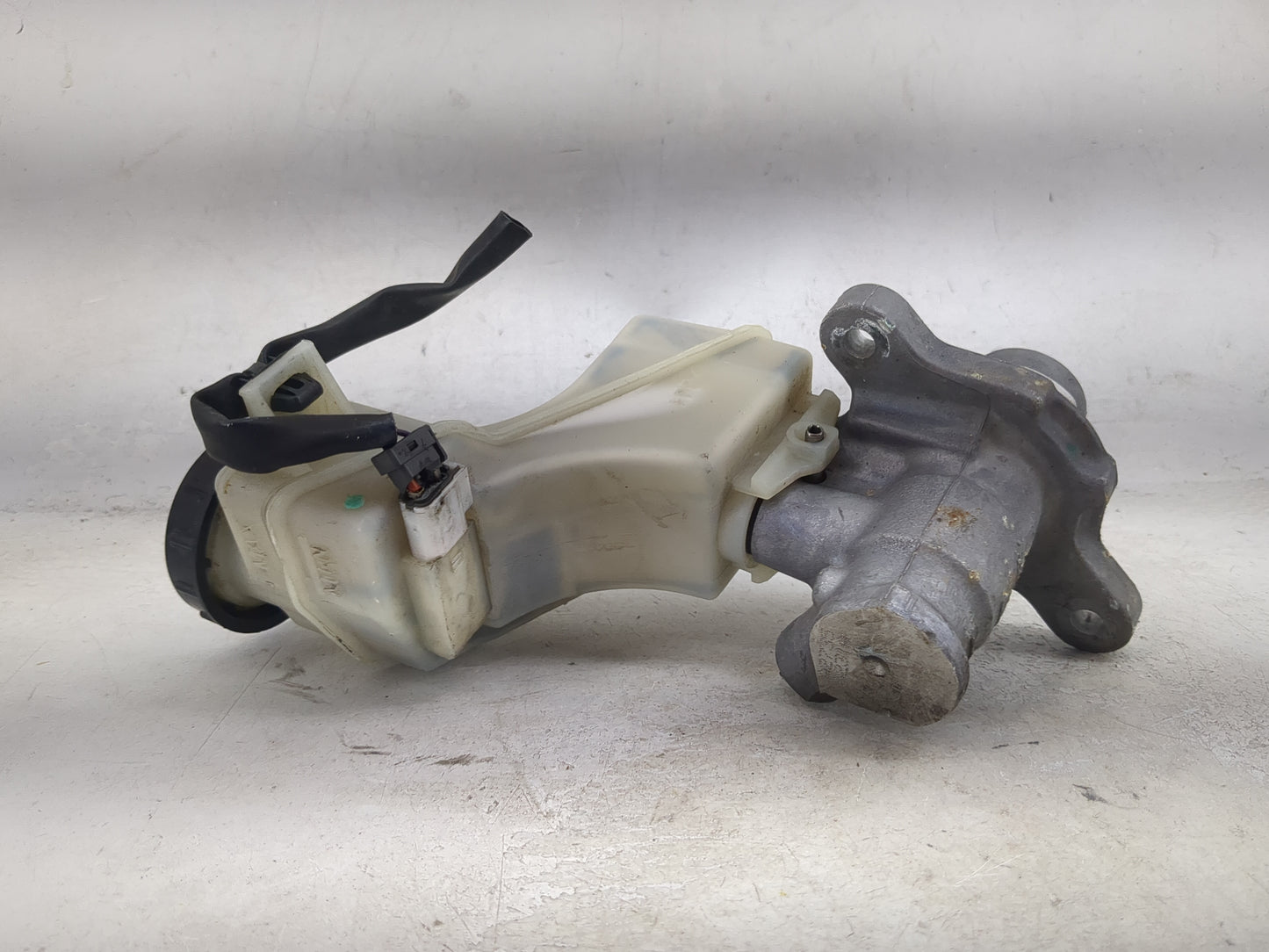 2007-2009 Nissan Altima Brake Master Cylinder - Oemusedautoparts1.com