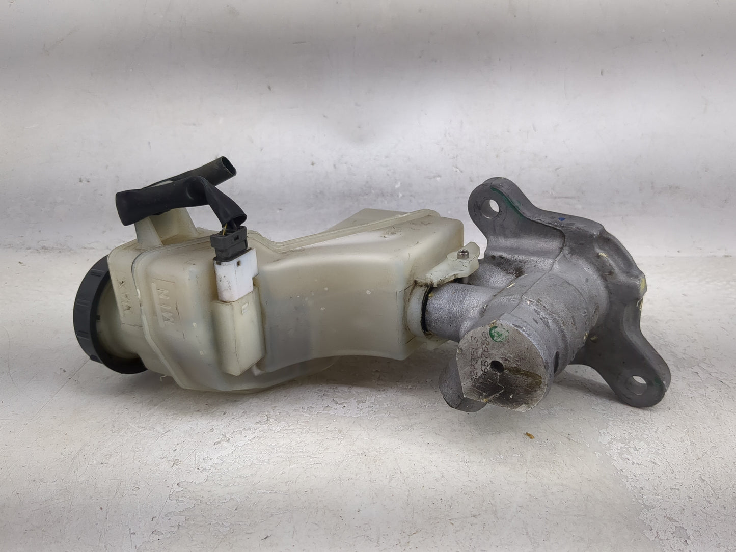 2007-2009 Nissan Altima Brake Master Cylinder 1491972 - Oemusedautoparts1.com