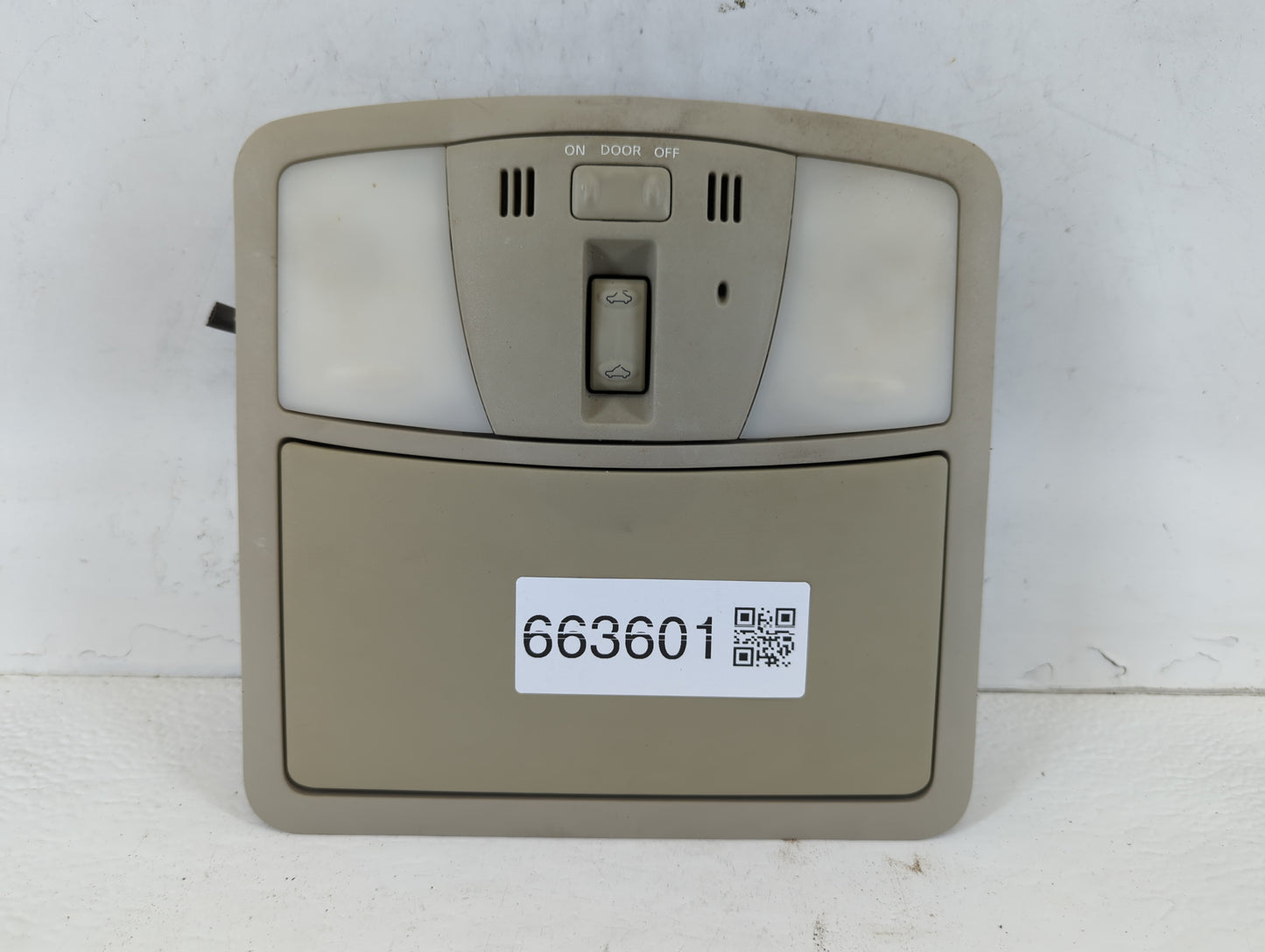 2009 Nissan Altima Overhead Roof Console - Oemusedautoparts1.com