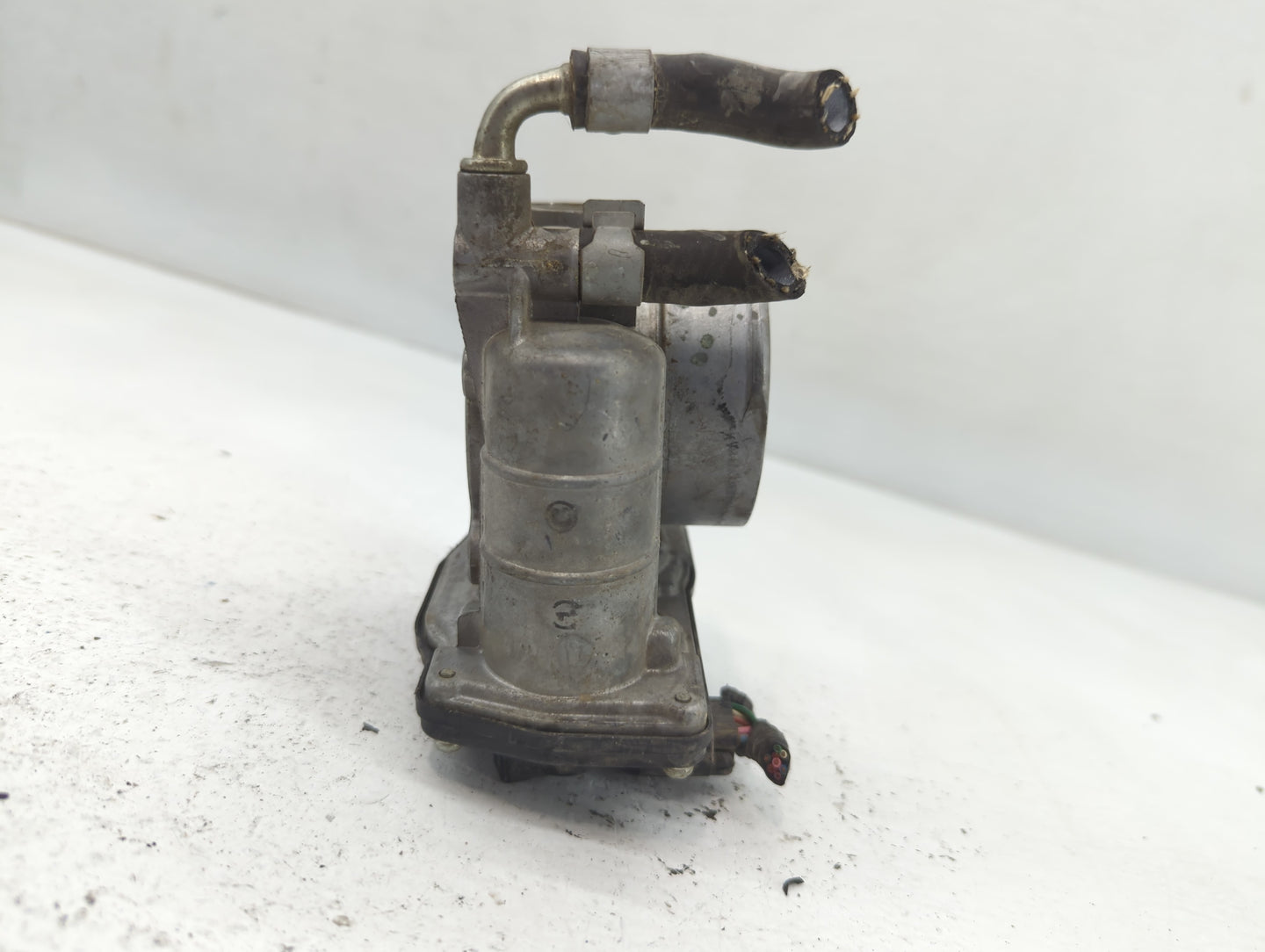 2007-2013 Nissan Altima Throttle Body P/N:G8Y13 2 526-01 Fits Fits 2007 2008 2009 2010 2011 2012 2013 OEM Used Auto Parts - 