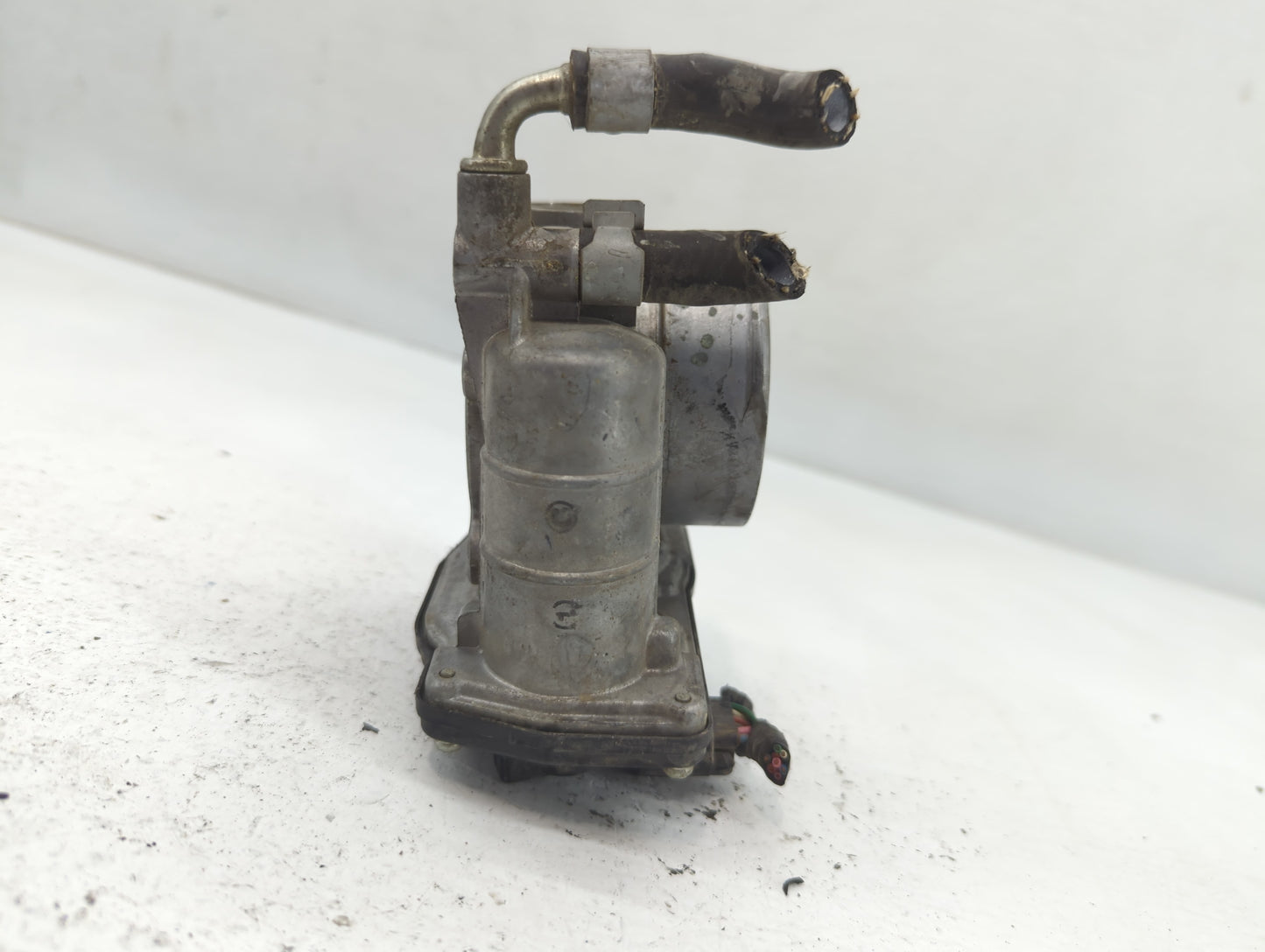 2007-2013 Nissan Altima Throttle Body P/N:G8Y13 2 526-01 Fits Fits 2007 2008 2009 2010 2011 2012 2013 OEM Used Auto Parts - 