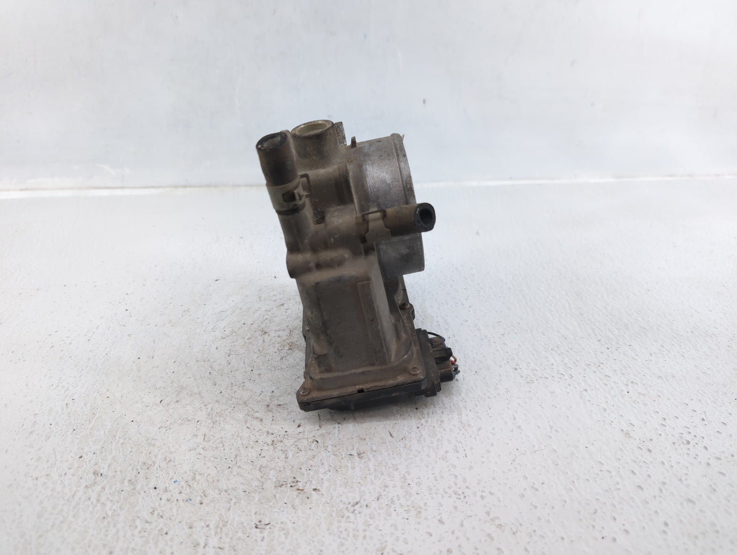 2005-2012 Nissan Armada Throttle Body Fits Fits 2004 2005 2006 2007 2008 2009 2010 2011 2012 2013 2014 OEM Used Auto Parts -