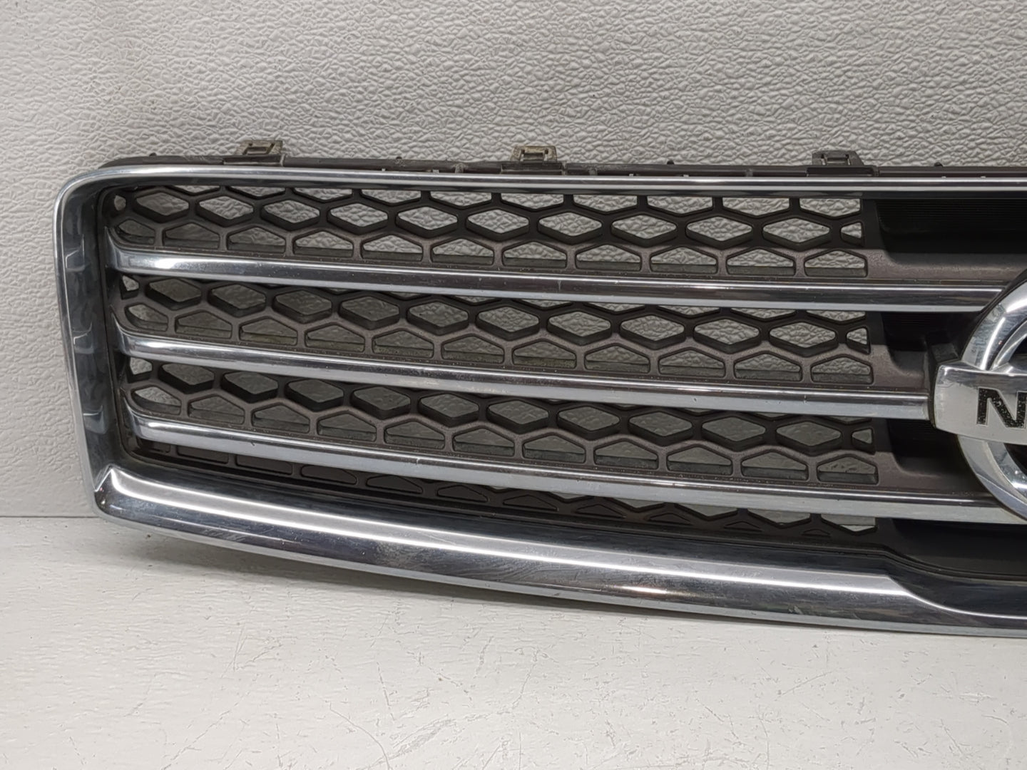 2009-2011 Nissan Maxima Front Grille Bumper Not Included - Oemusedautoparts1.com
