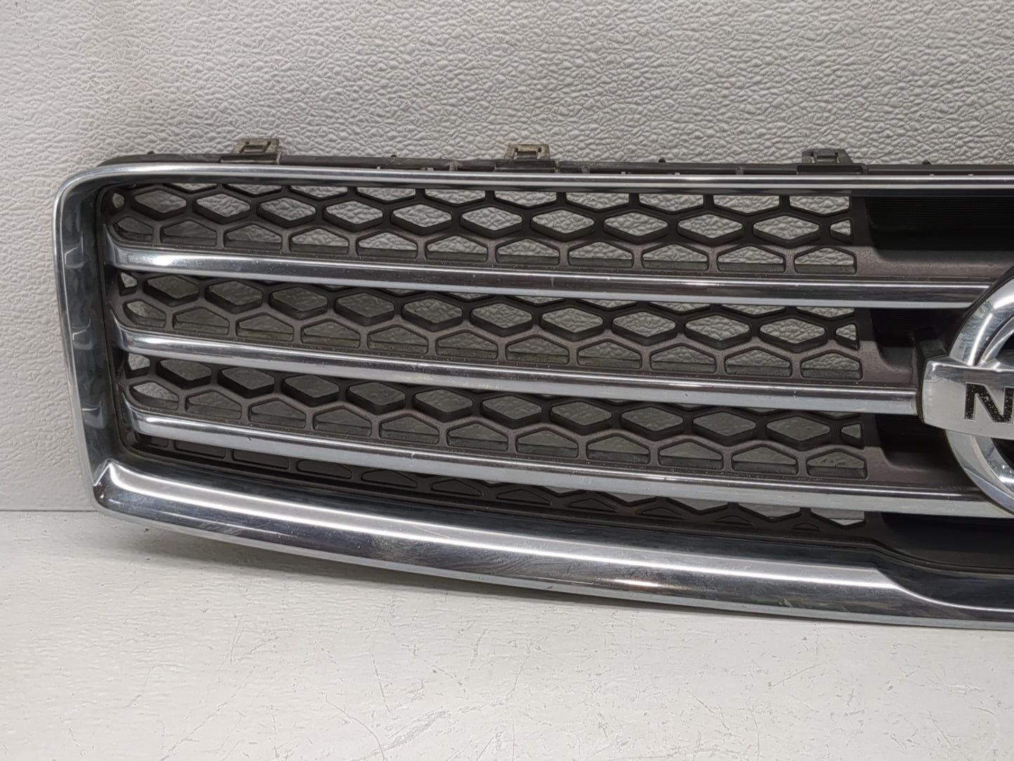2009-2011 Nissan Maxima Front Grille Bumper Not Included - Oemusedautoparts1.com