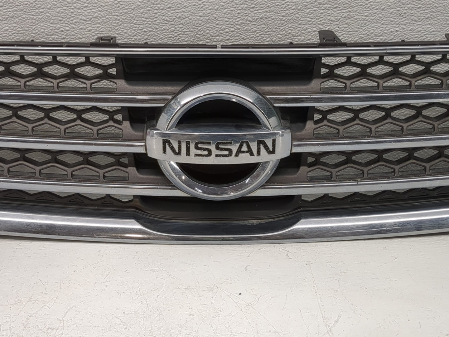 2009-2011 Nissan Maxima Front Grille Bumper Not Included - Oemusedautoparts1.com
