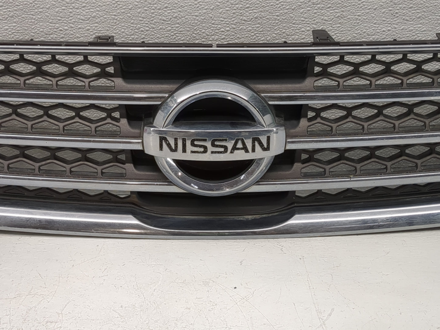 2009-2011 Nissan Maxima Front Grille Bumper Not Included - Oemusedautoparts1.com