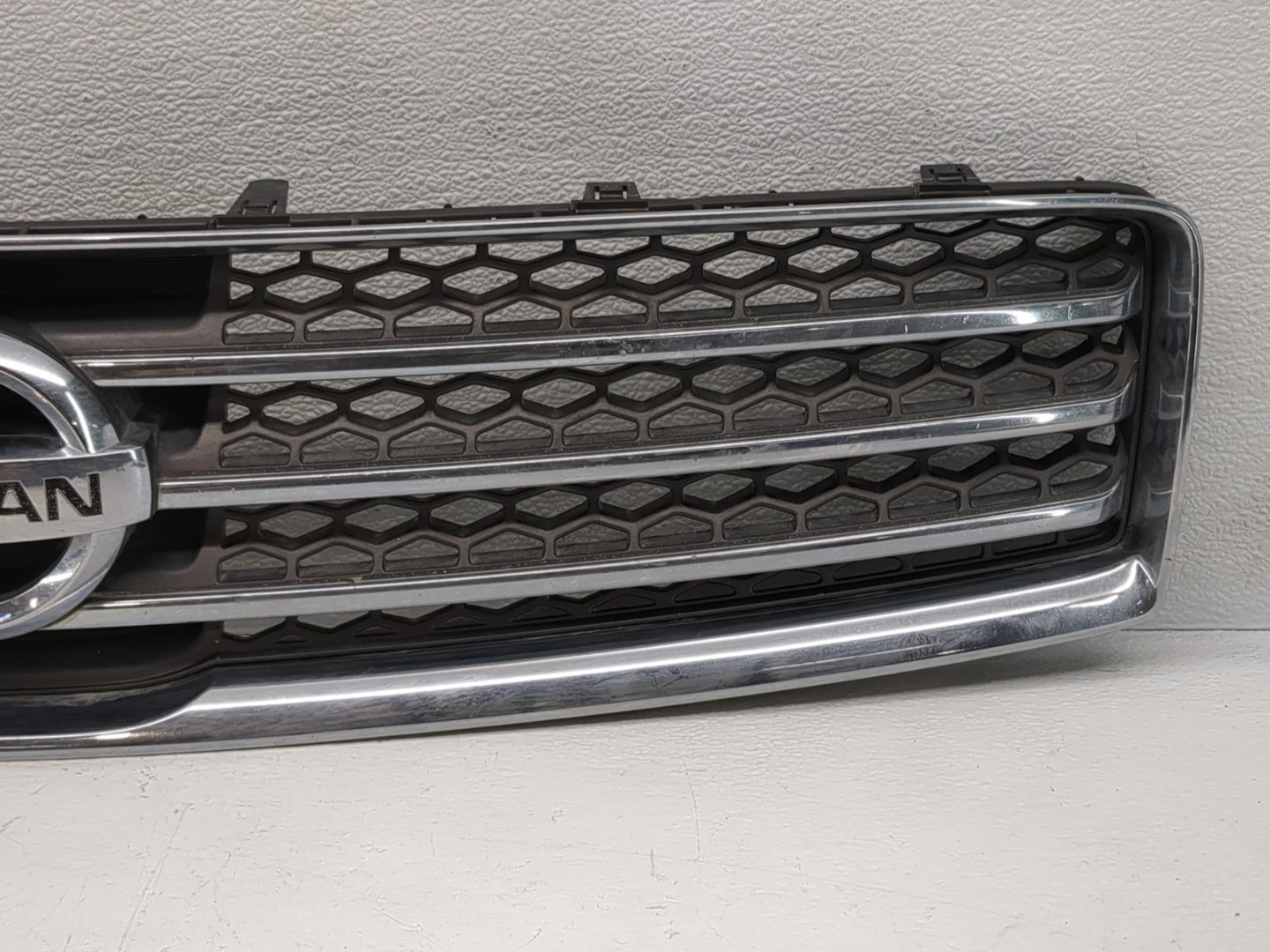 2009-2011 Nissan Maxima Front Grille Bumper Not Included - Oemusedautoparts1.com