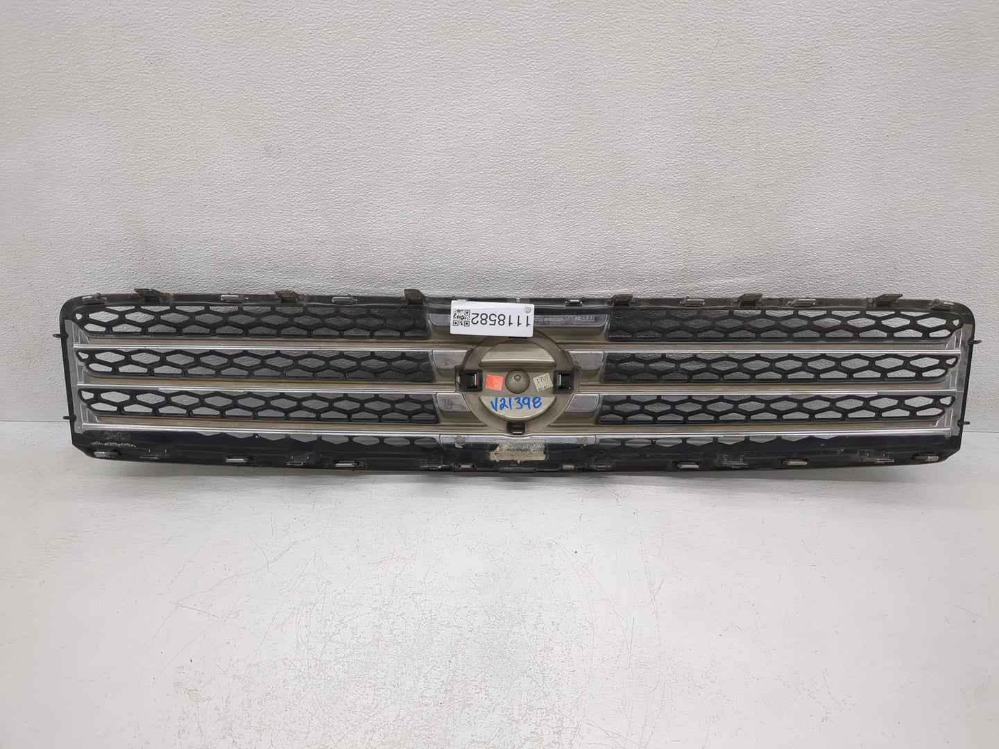 2009-2011 Nissan Maxima Front Grille Bumper Not Included - Oemusedautoparts1.com