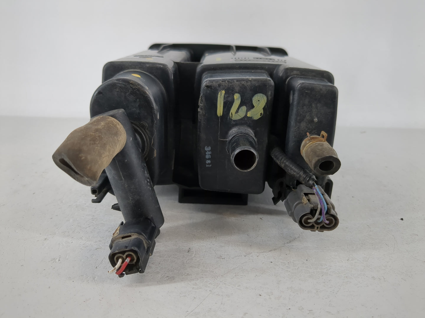 2009 Nissan Maxima Fuel Vapor Charcoal Canister - Oemusedautoparts1.com