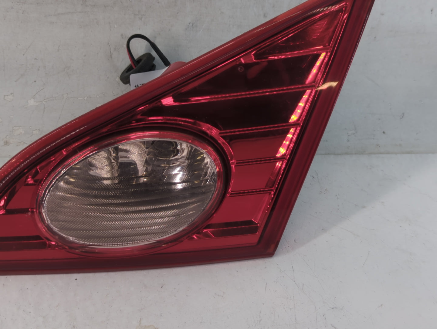 2009-2010 Nissan Murano Tail Light Assembly Driver Left OEM P/N:E423266 Fits Fits 2009 2010 OEM Used Auto Parts - Oemusedaut