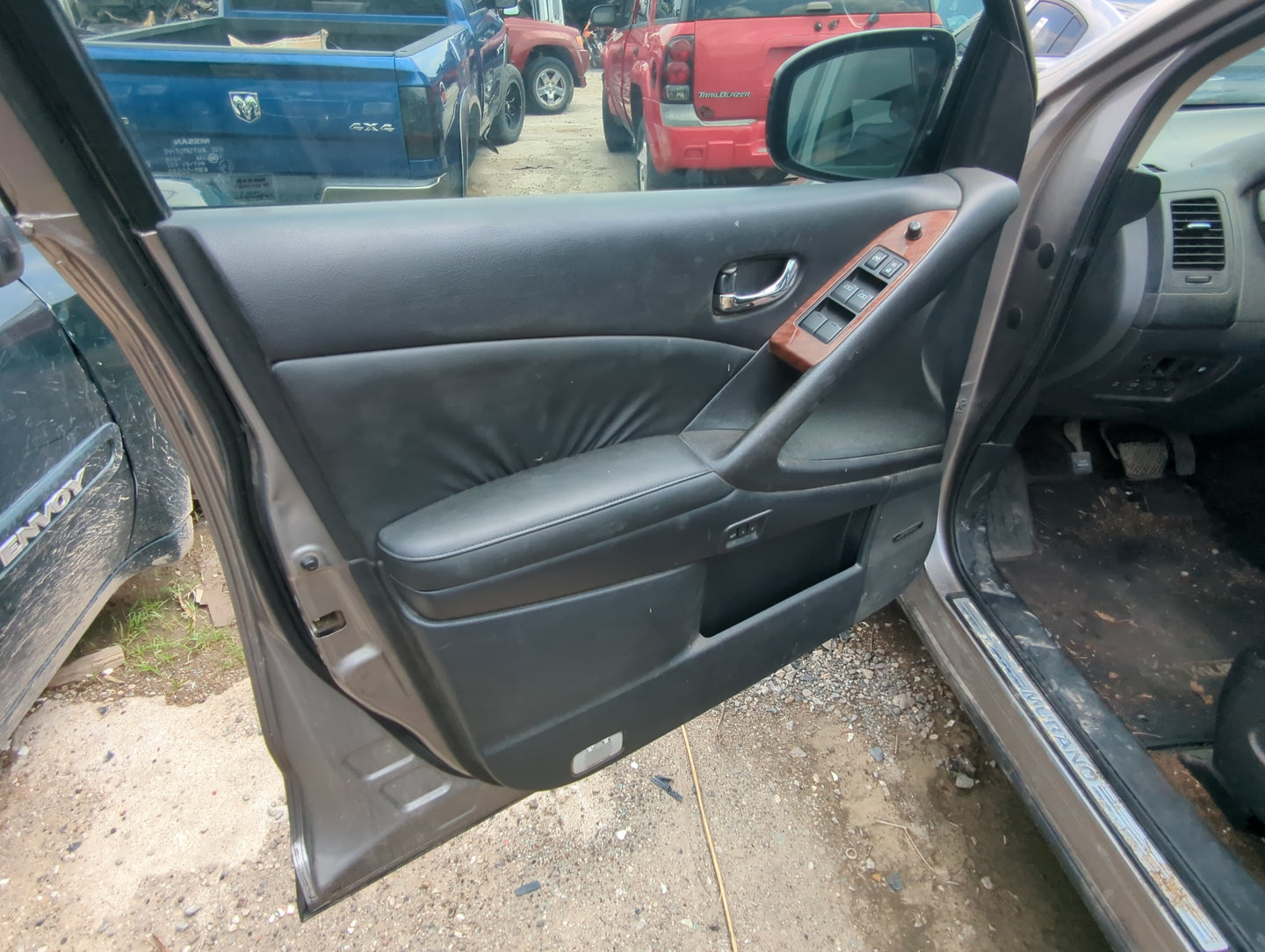2009 Nissan Murano Front Left Driver Interior Door Panel Trim - Oemusedautoparts1.com