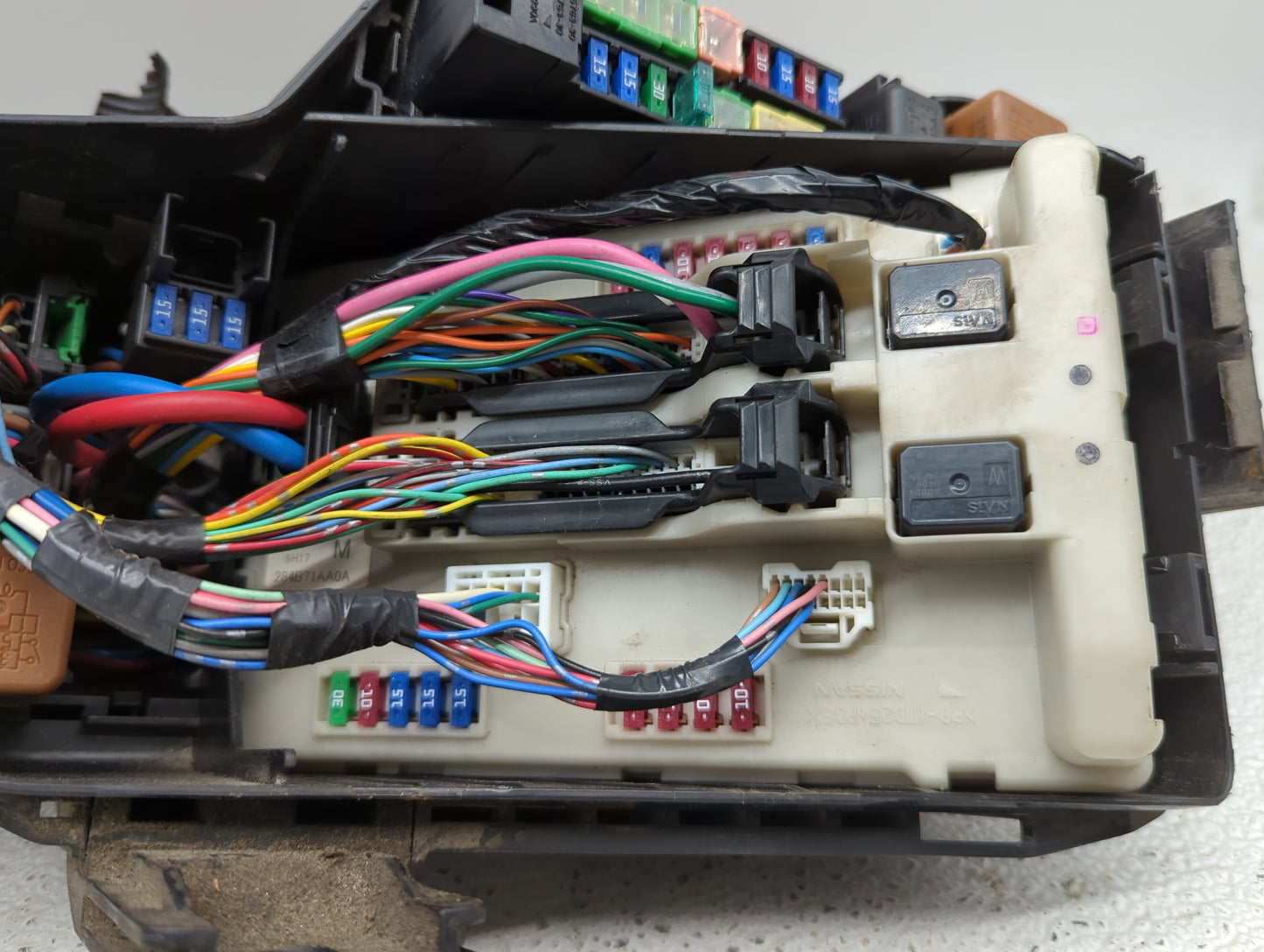 2009-2010 Nissan Murano Fusebox Fuse Box Panel Relay Module P/N:284B71AA0A Fits Fits 2009 2010 OEM Used Auto Parts - Oemused